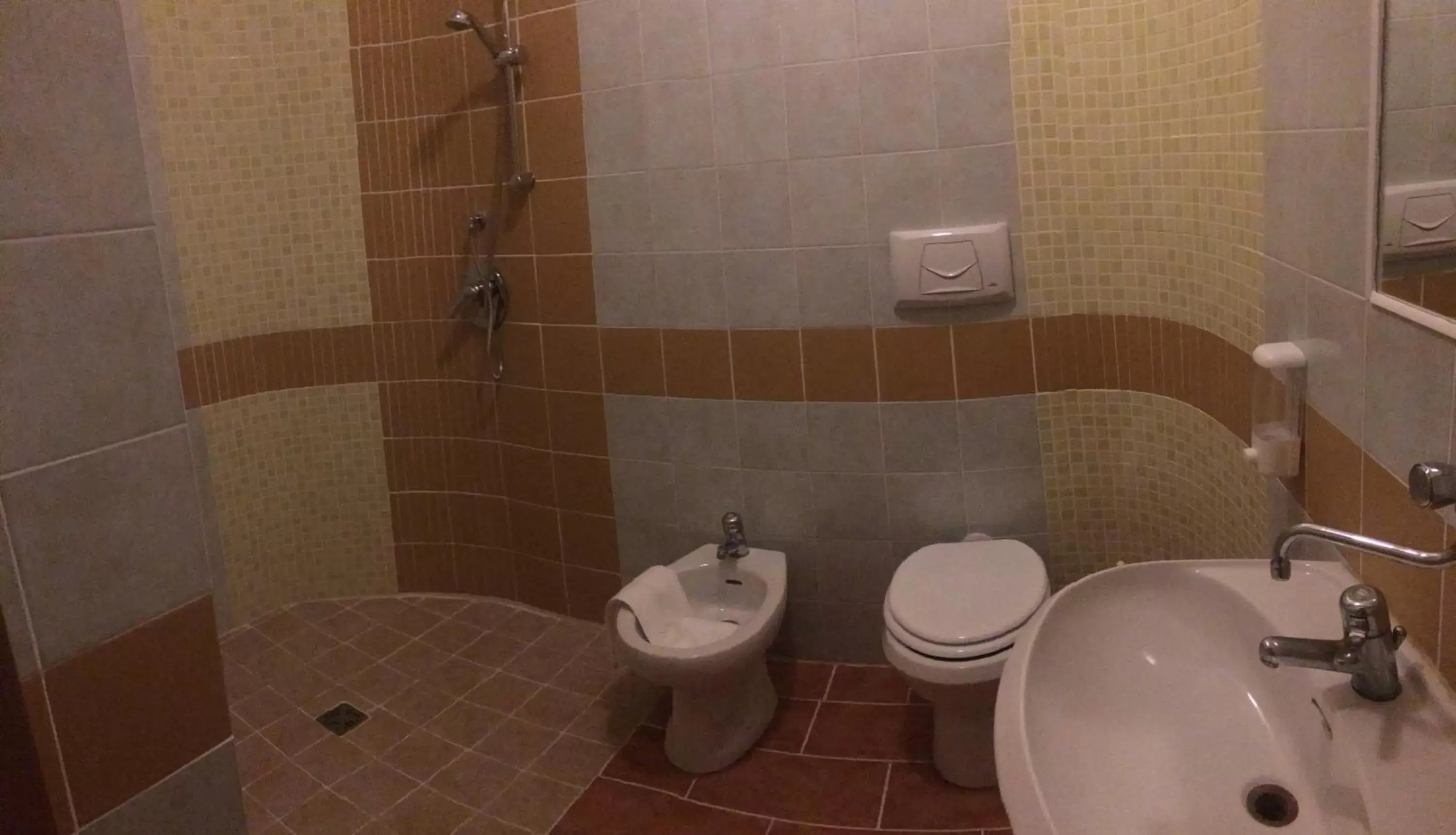 Bathroom in B&B Palazzo Manfredi Vieste vista mare con Parcheggio