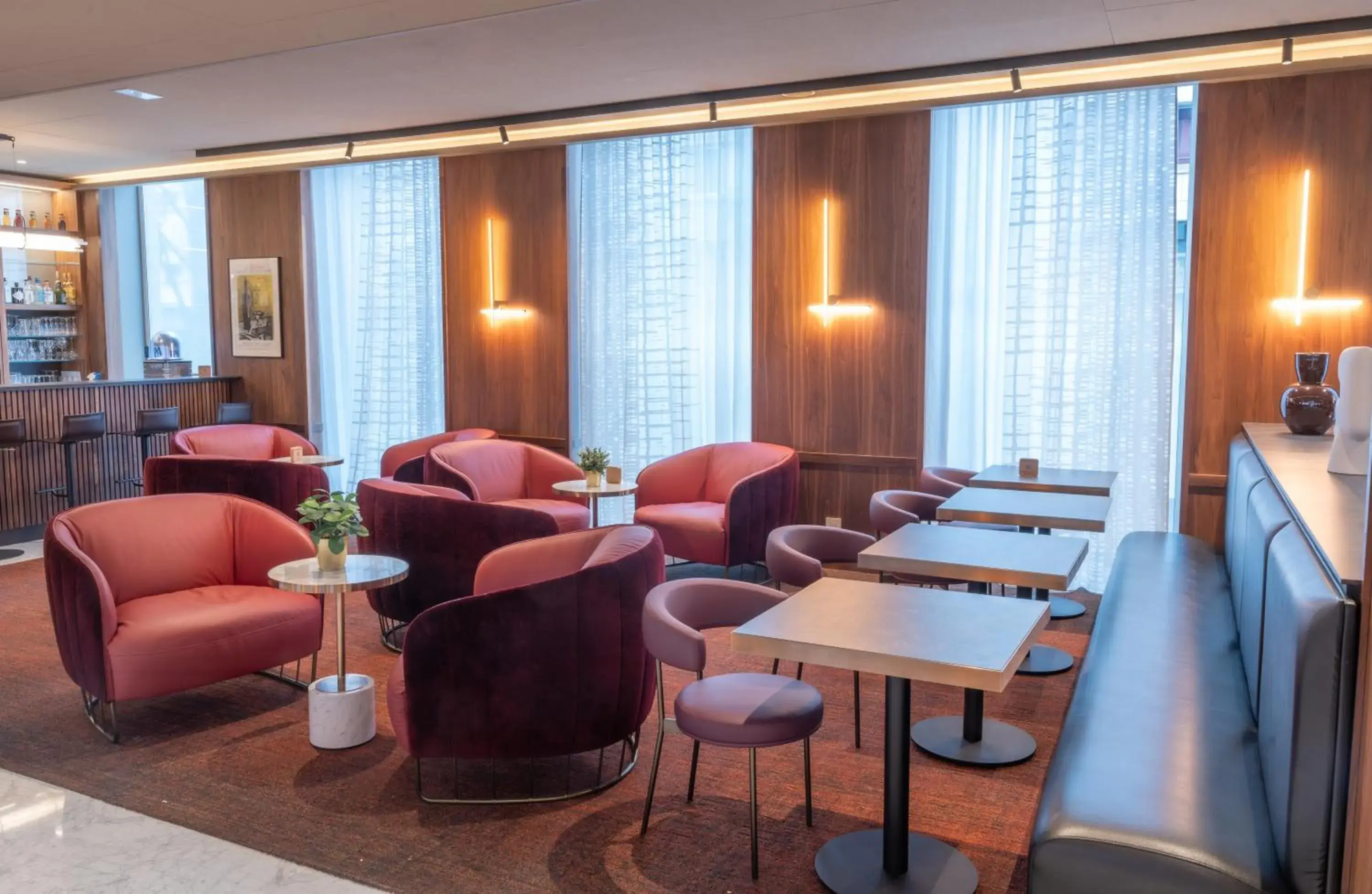 Seating area, Lounge/Bar in Novotel SPA Rennes Centre Gare