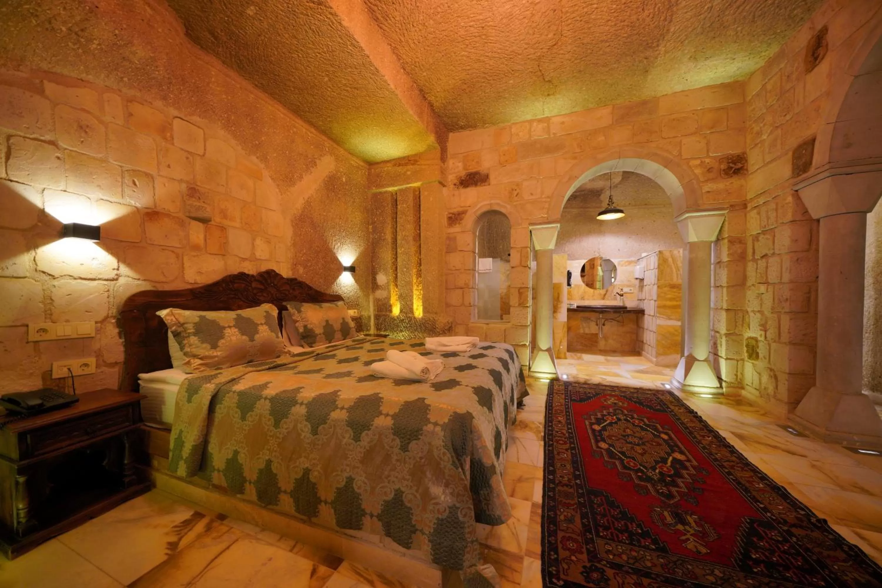 Bed in Shoestring Cave House