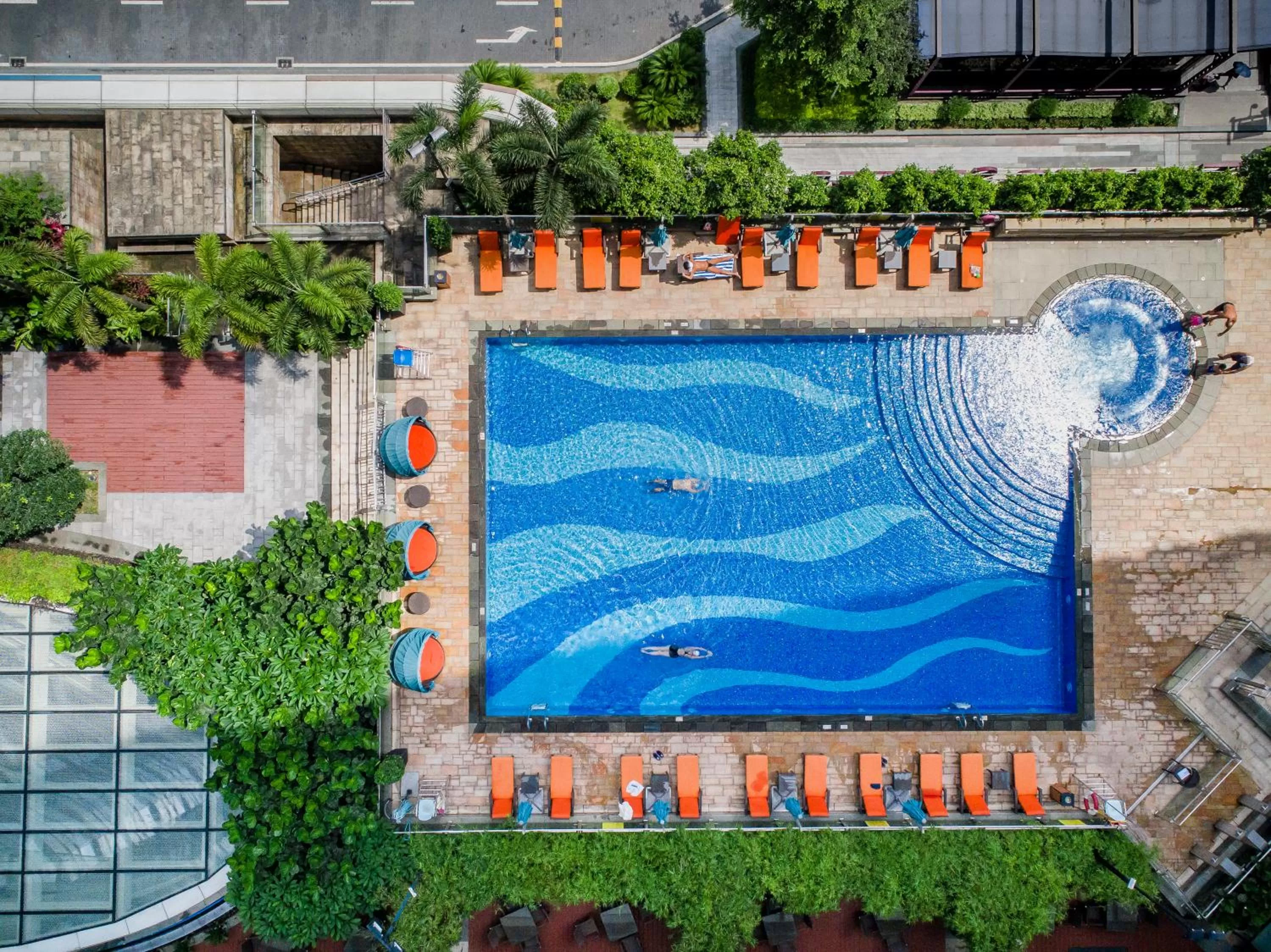 Swimming pool in Fraser Suites Guangzhou