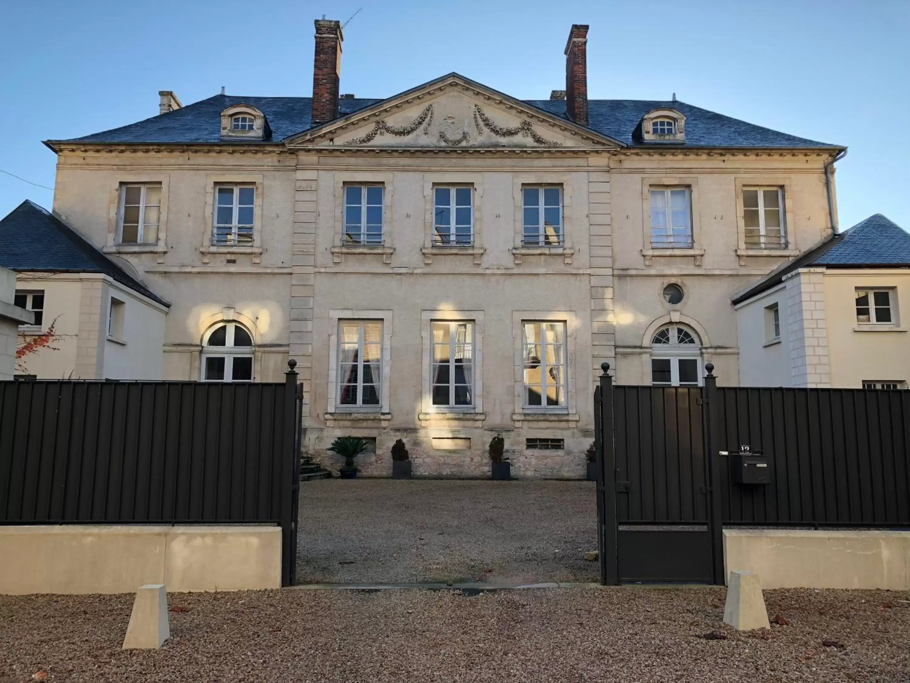 Facade/entrance, Property Building in Castel Saint-Léonard