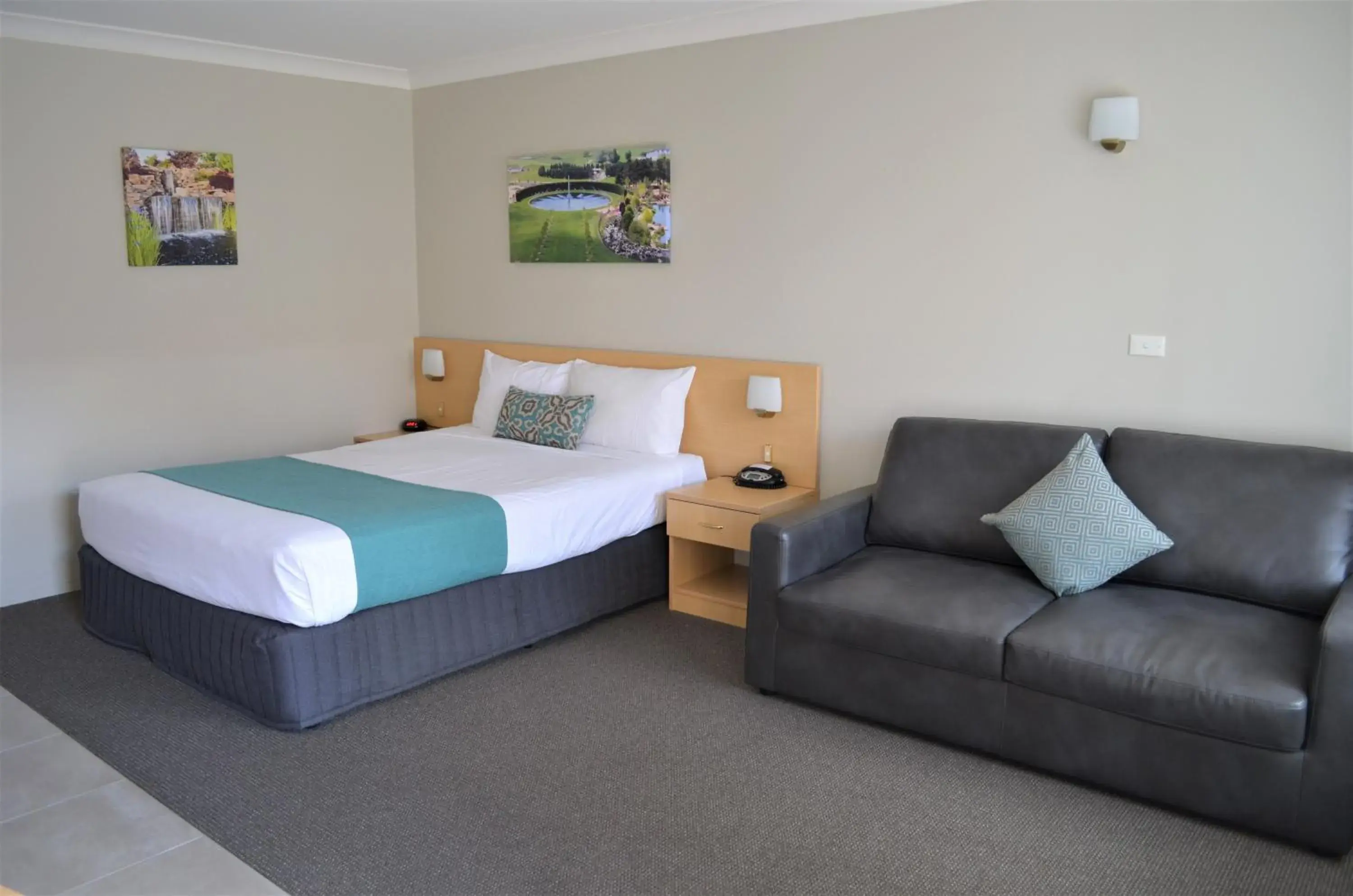 Photo of the whole room, Bed in Bathurst Motor Inn Photo of the whole room, Bed in Bathurst Motor Inn