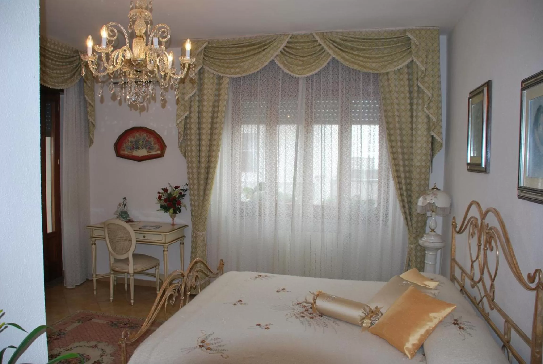 Photo of the whole room, Bed in B&B La Rosa Antica