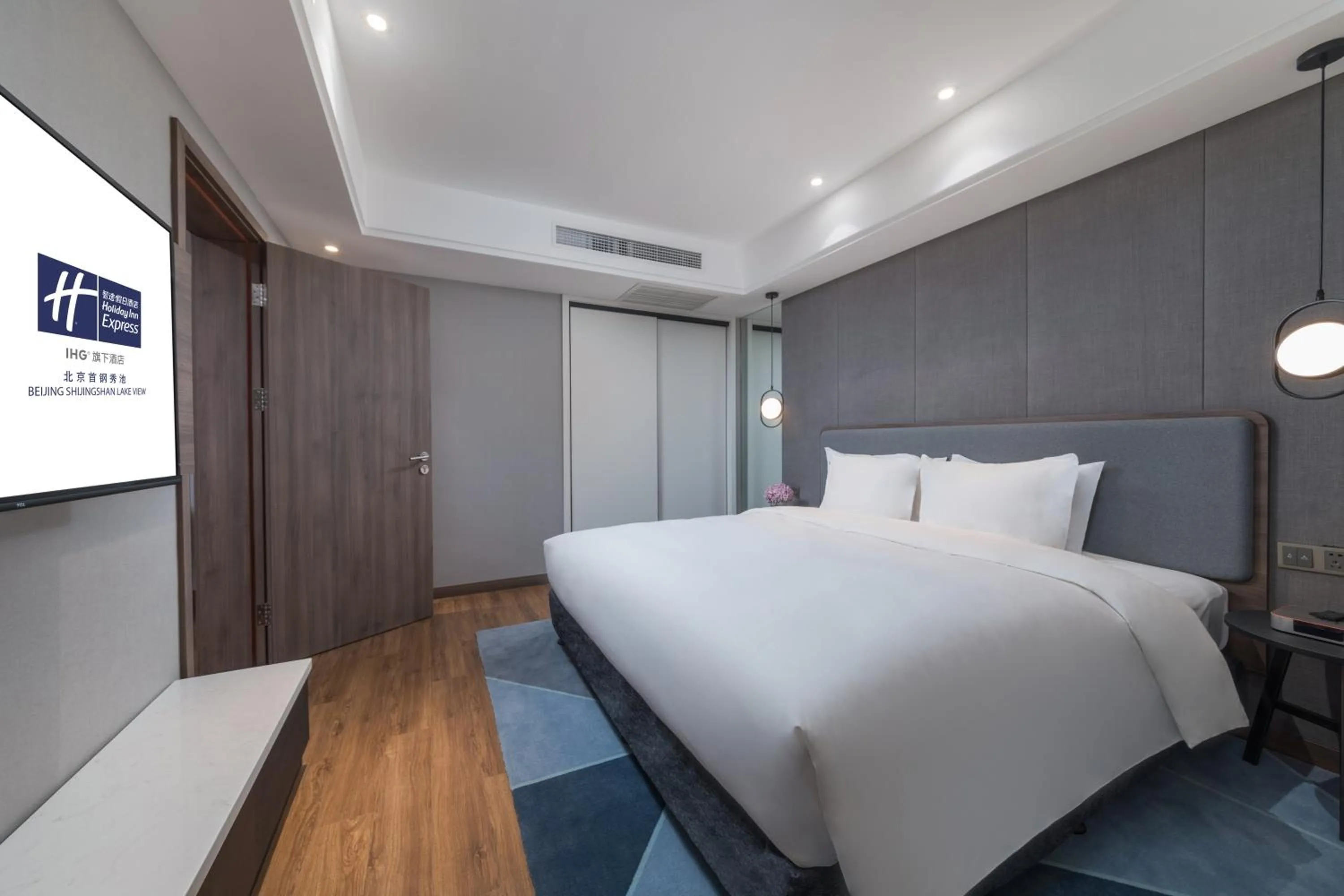 Bedroom, Bed in Holiday Inn Express Beijing Shijingshan Lakeview by IHG