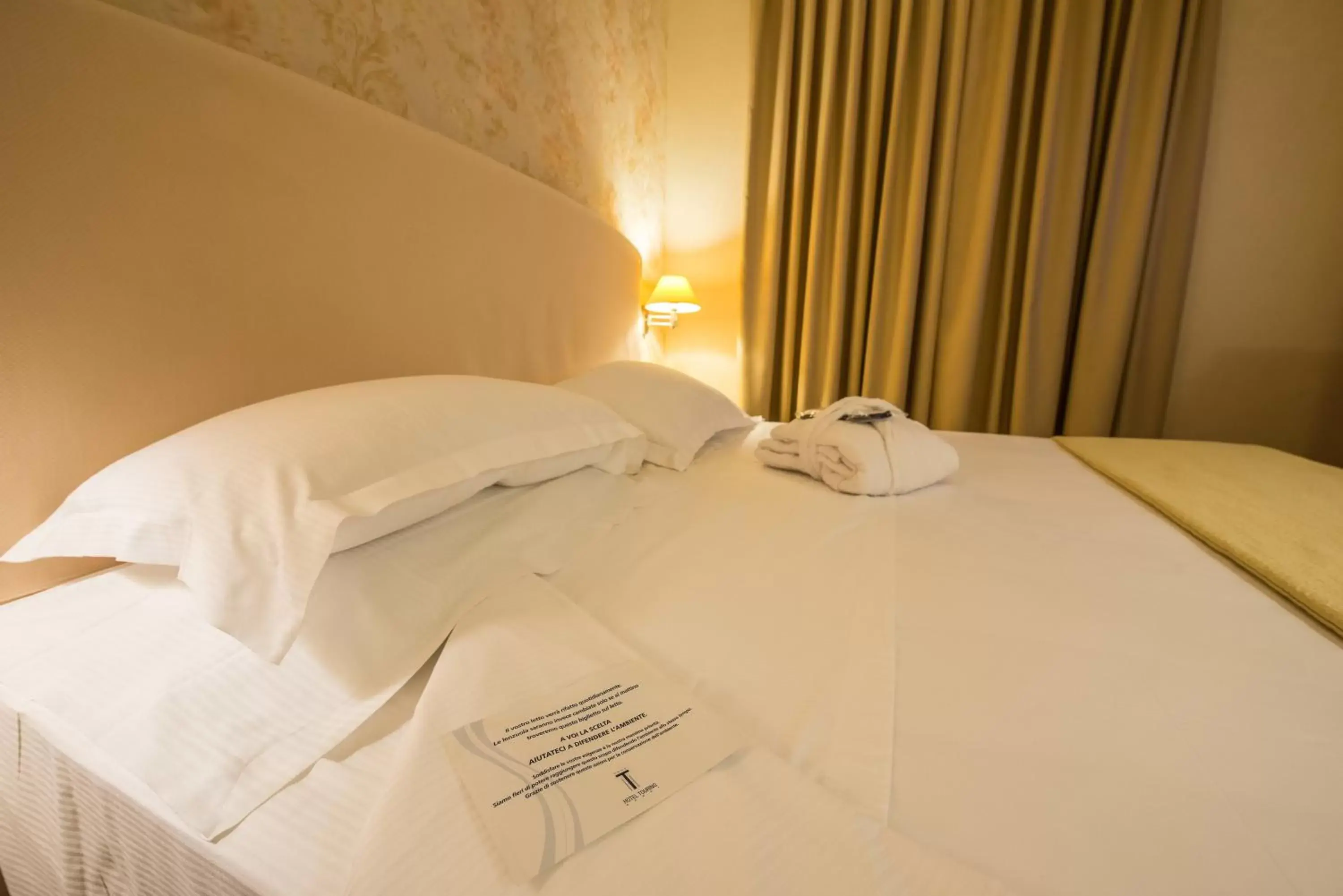 Bed in Hotel Touring Bed in Hotel Touring