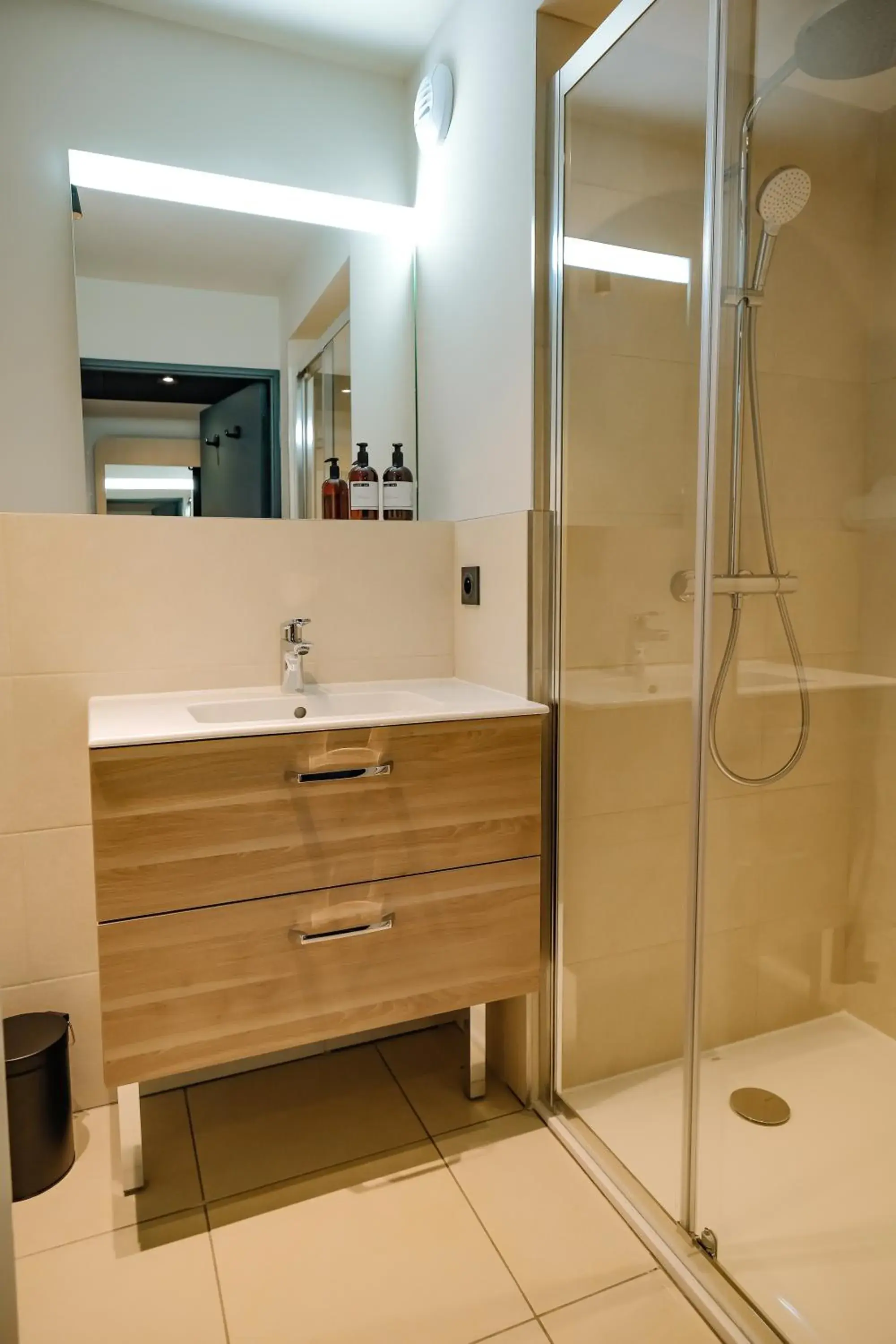 Shower, Bathroom in Live Hotels Bordeaux Lac