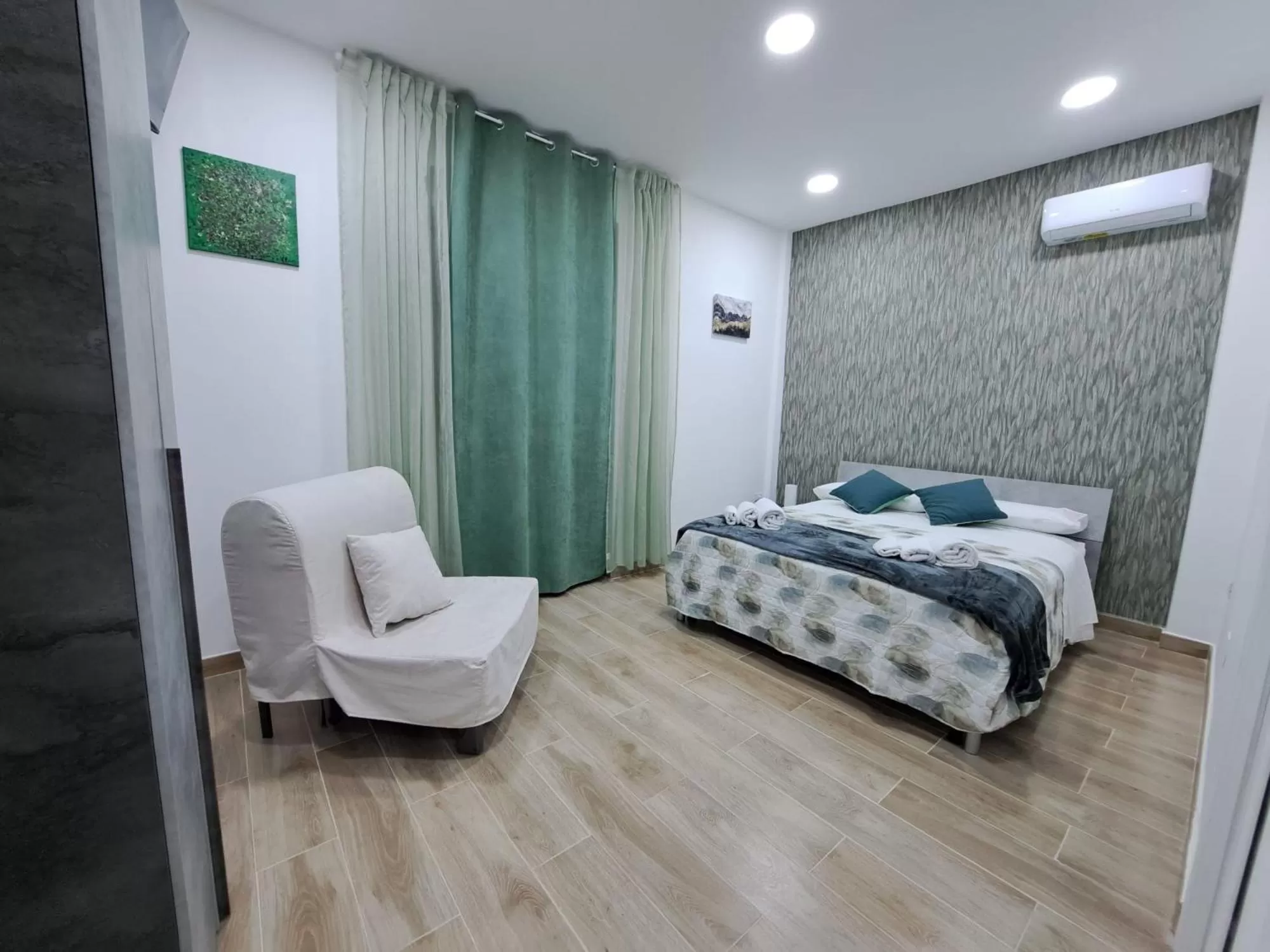 Photo of the whole room, Bed in Domus de loco sano