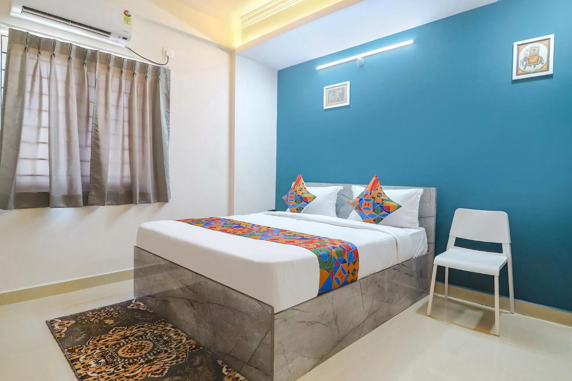 Bed in FabHotel Broholic Suites - Nr US Consulate, Financial District