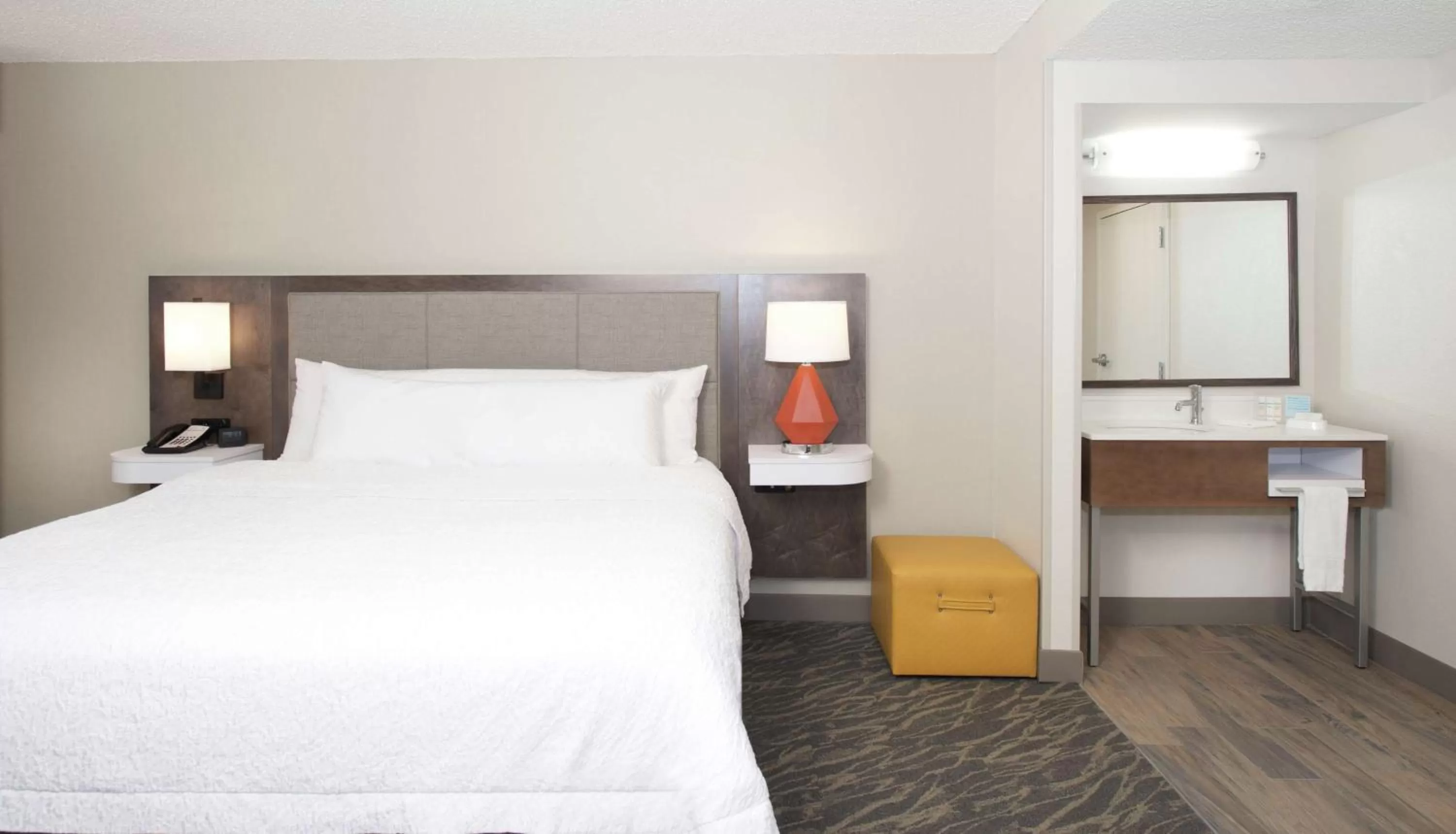 Bed in Hampton Inn & Suites N Ft Worth-Alliance Airport