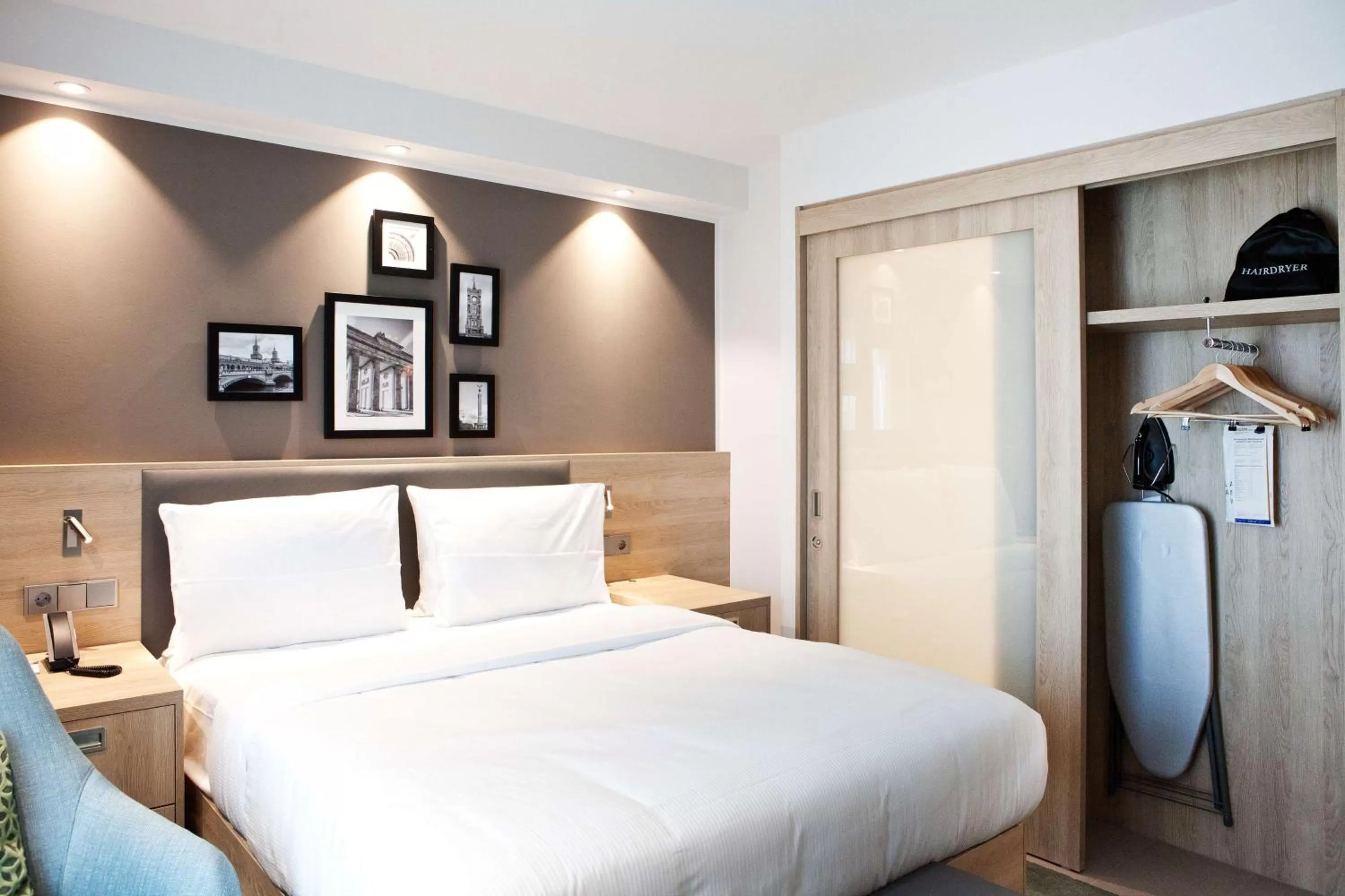 Bed in Hampton By Hilton Berlin City East Side Gallery