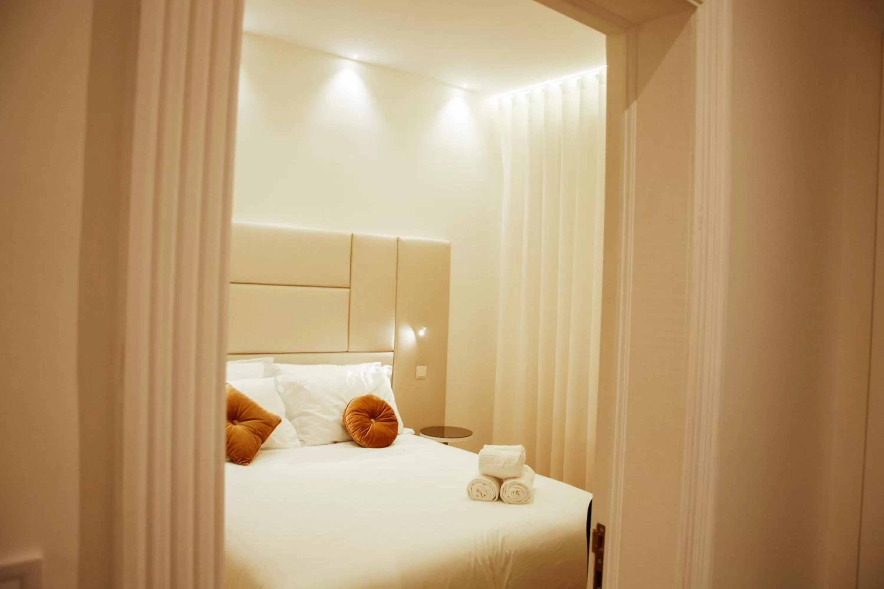 Bedroom, Bed in Le Premier Lisbon Suites