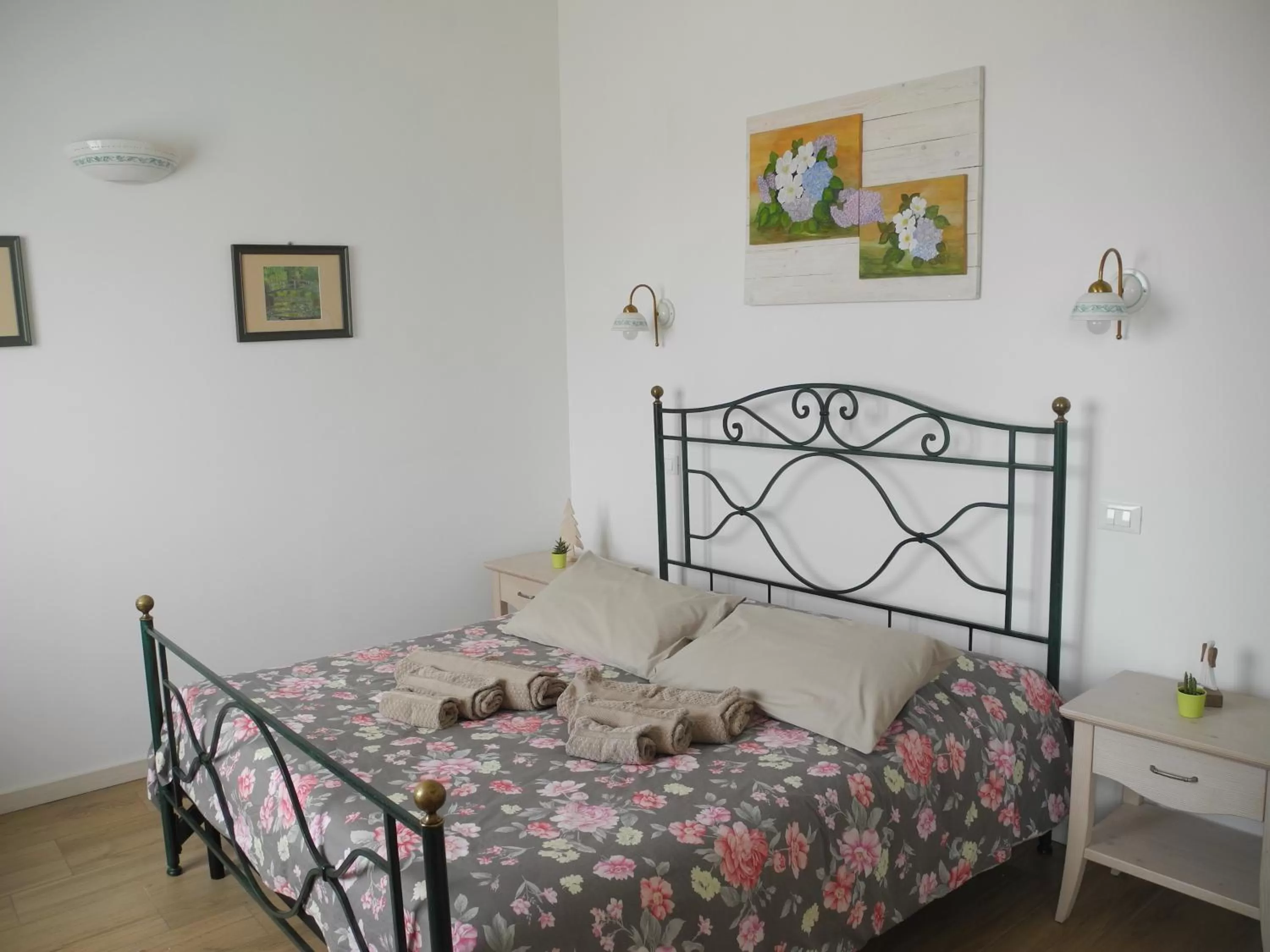 Photo of the whole room, Bed in B&B Mimosa e Lillà