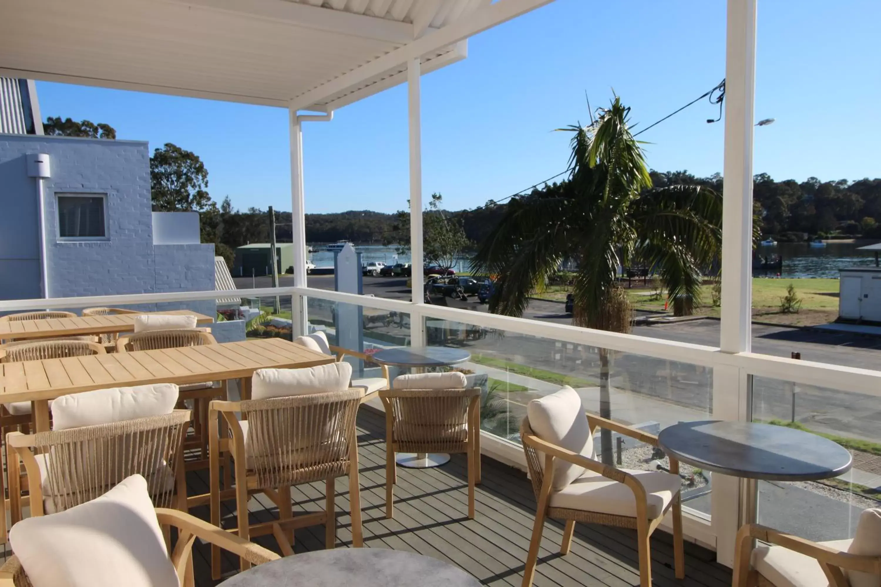 Restaurant/places to eat in Batemans Bay Lodge