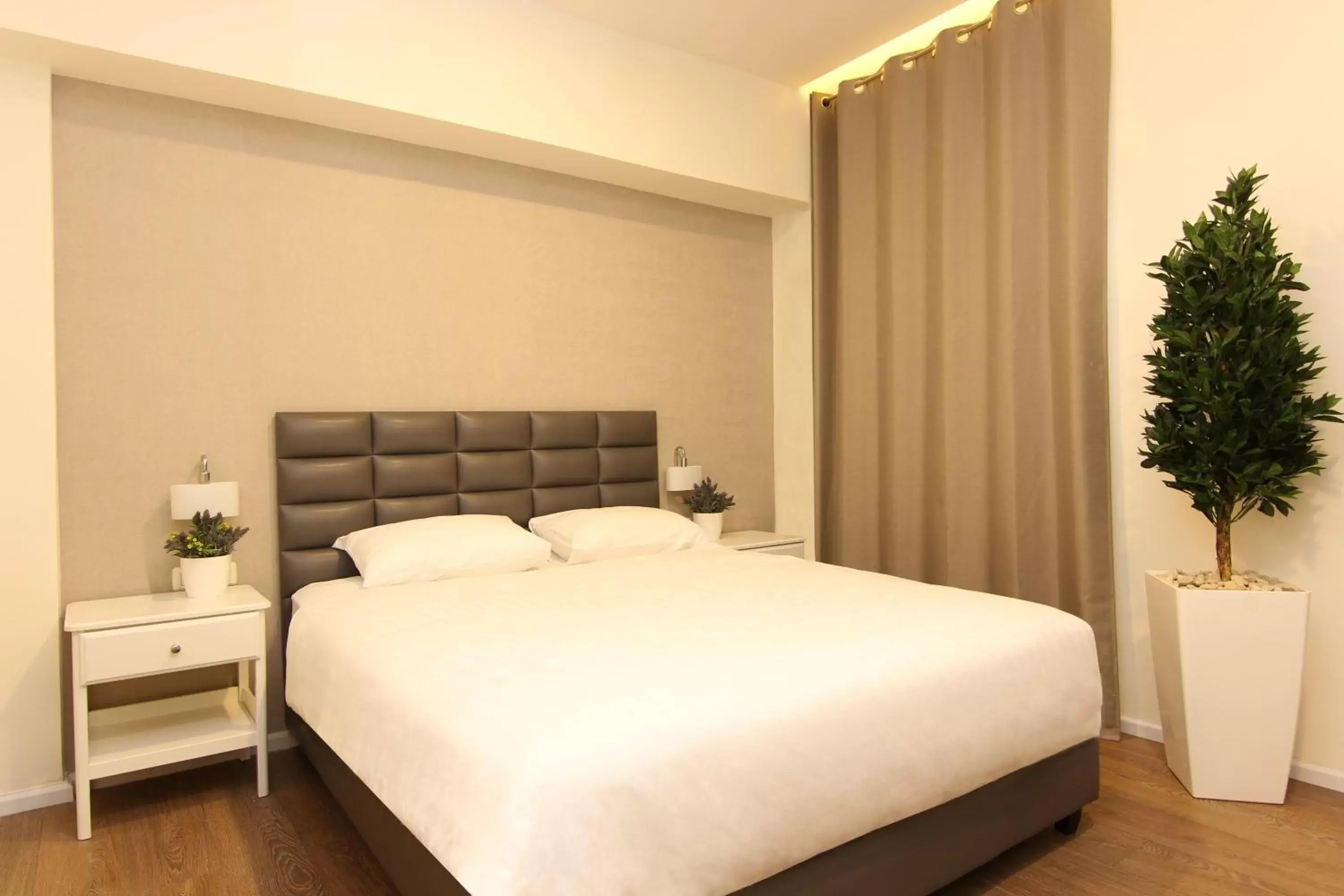 Photo of the whole room, Bed in Idelson Hotel