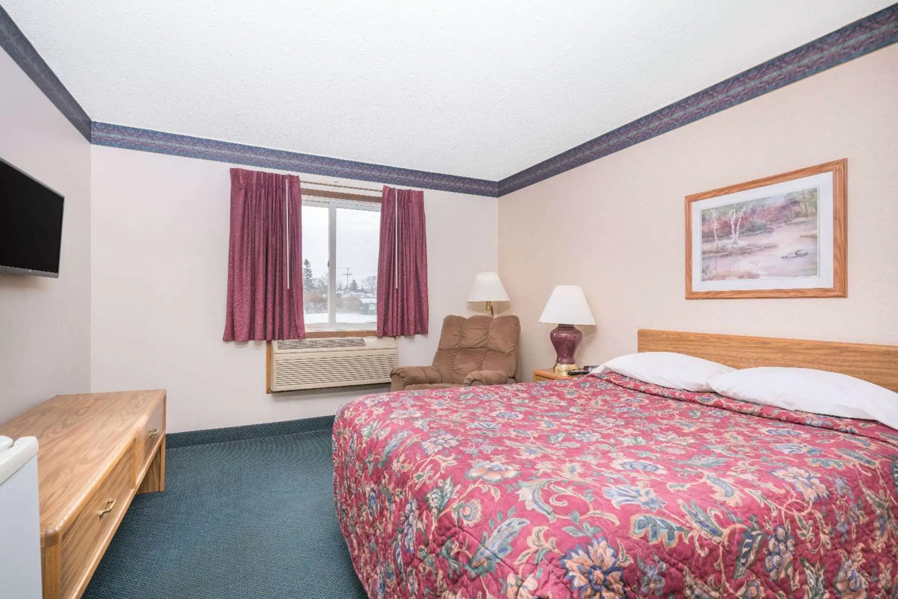 Photo of the whole room, Bed in Super 8 by Wyndham Superior WI