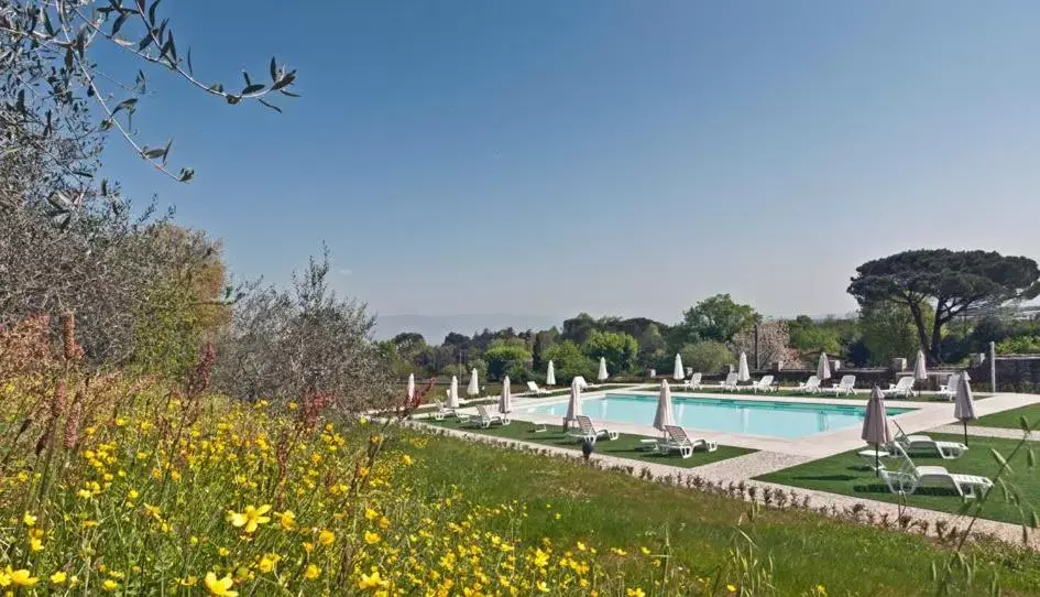 Swimming Pool in Hotel Villa Cheli