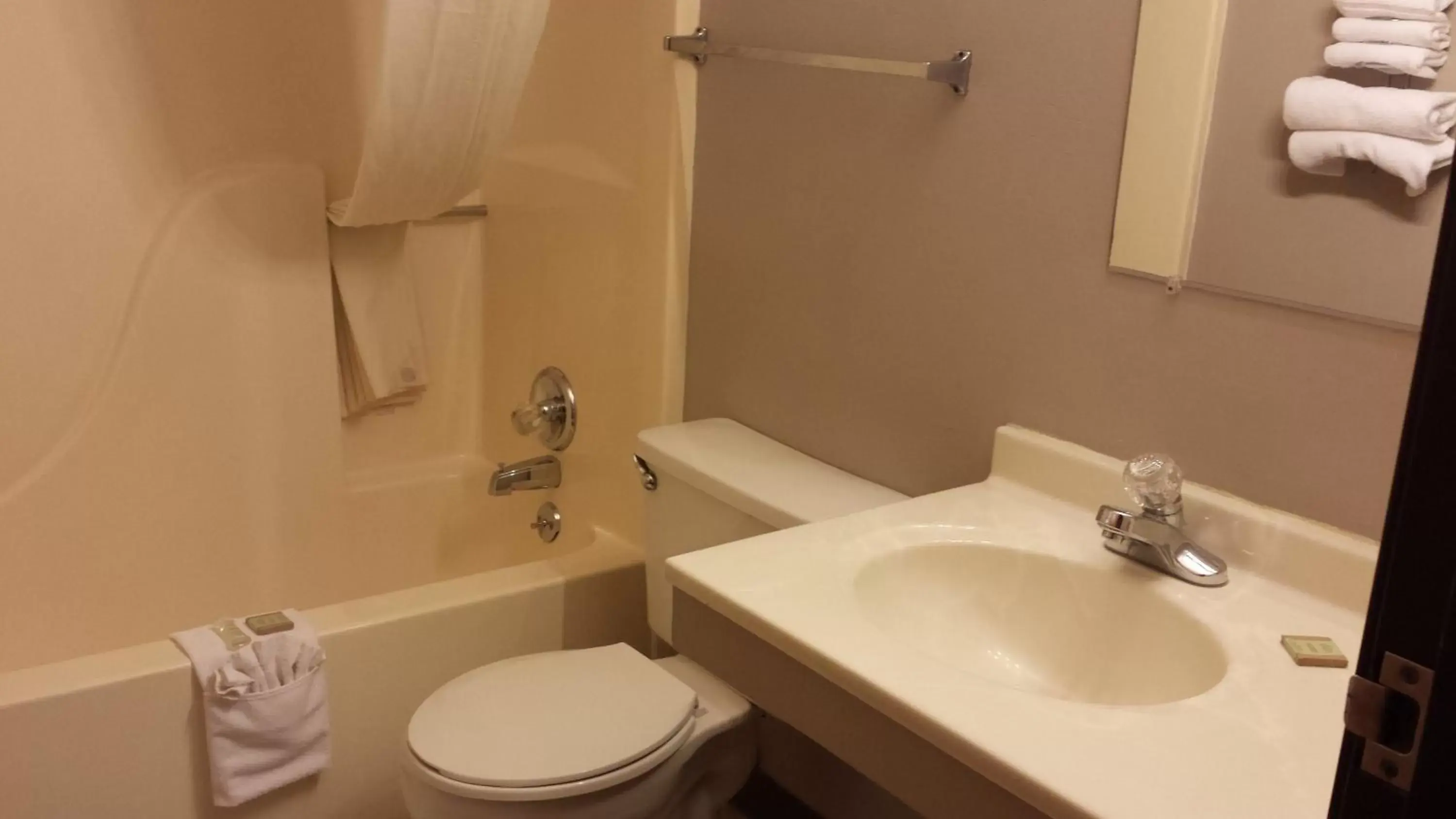 Bathroom in Super 8 by Wyndham Pella