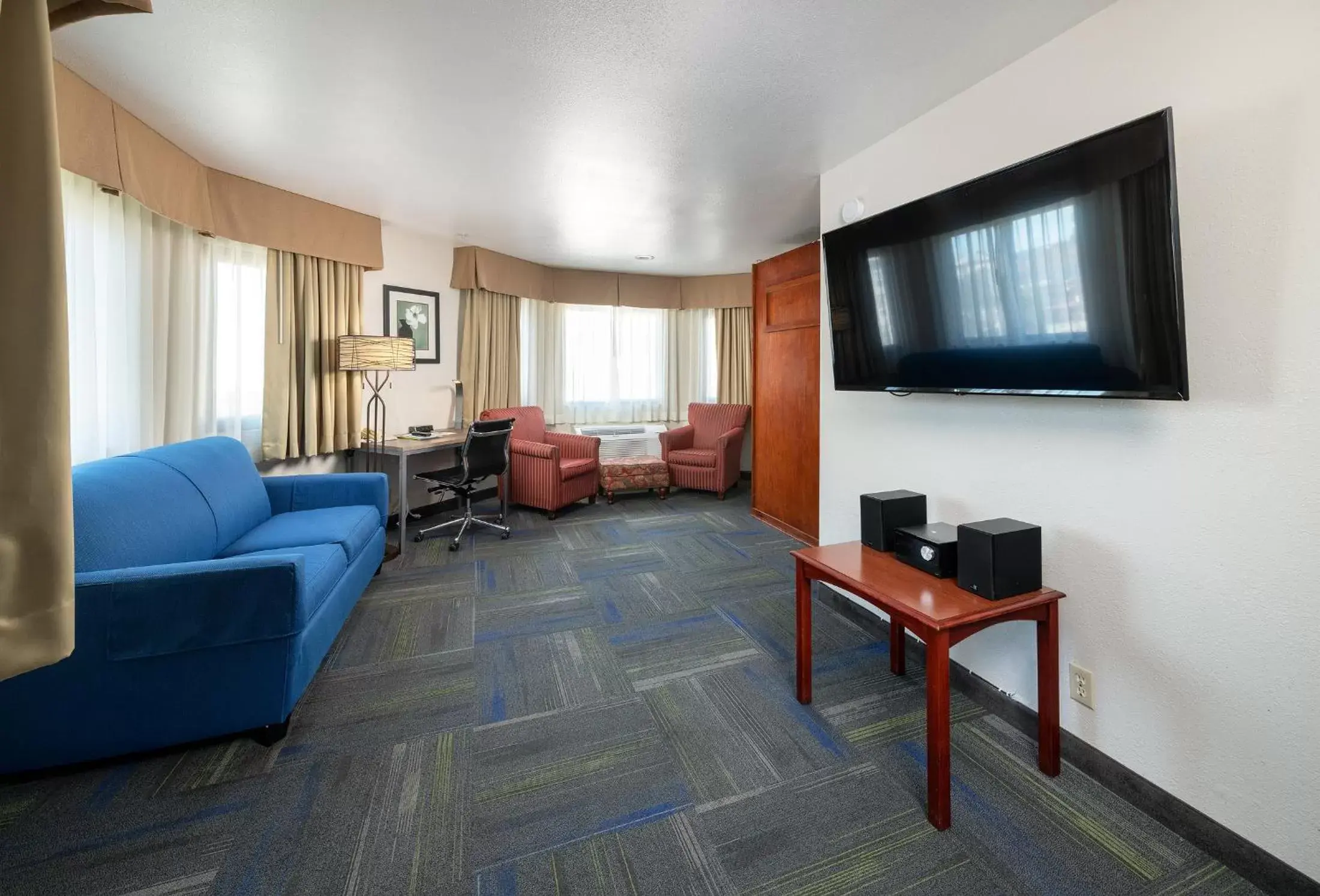 Communal lounge/ TV room, Seating Area in Buena Vista Motor Inn