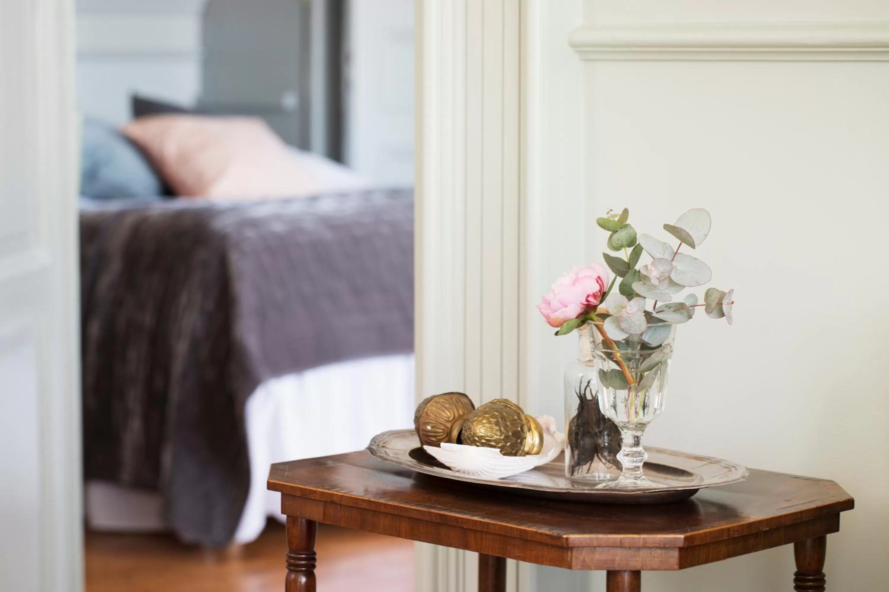 Decorative detail, Bed in Strandflickornas Annex Gula Villan