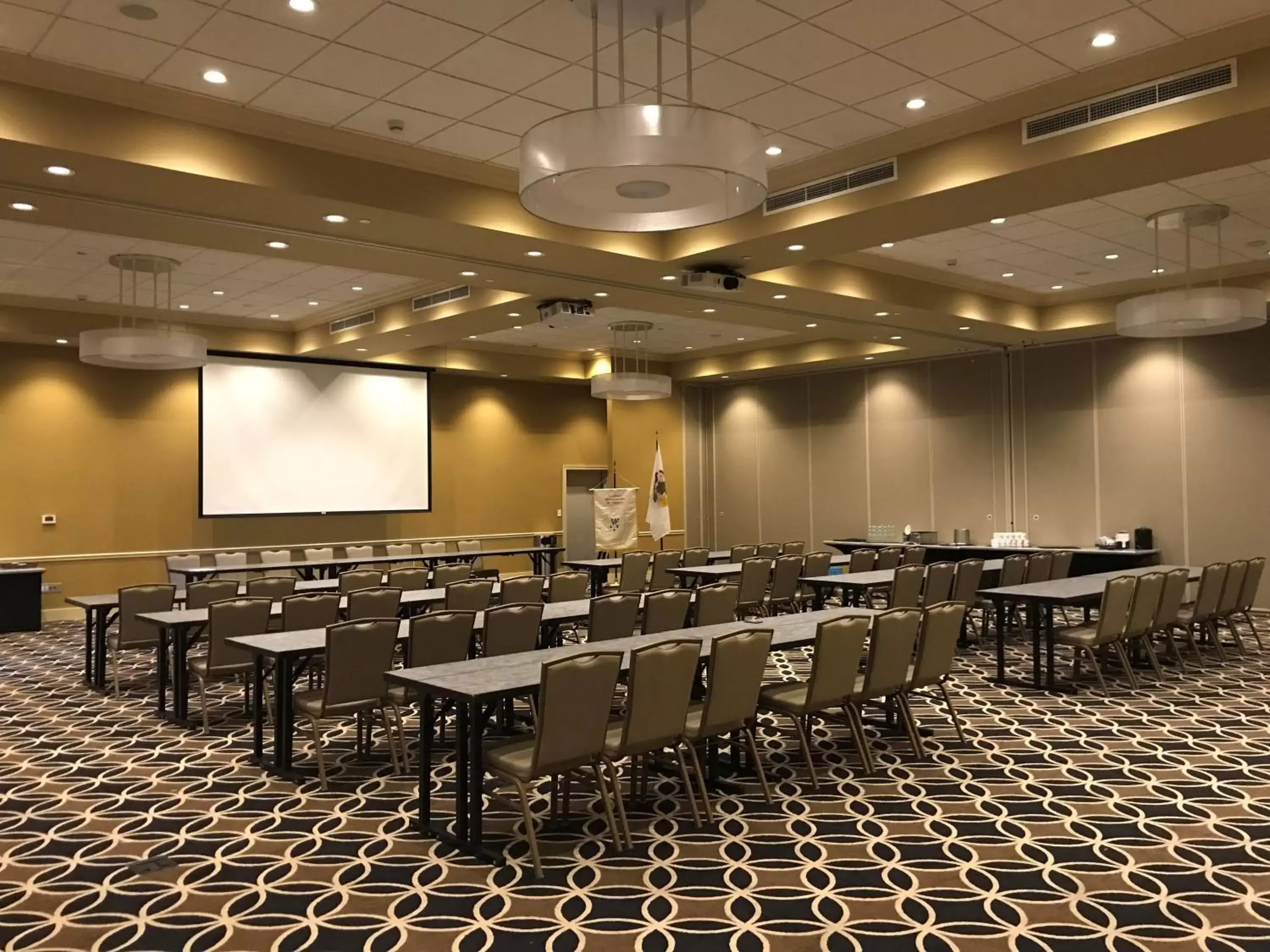 Meeting/conference room in Holiday Inn and Suites East Peoria, an IHG Hotel