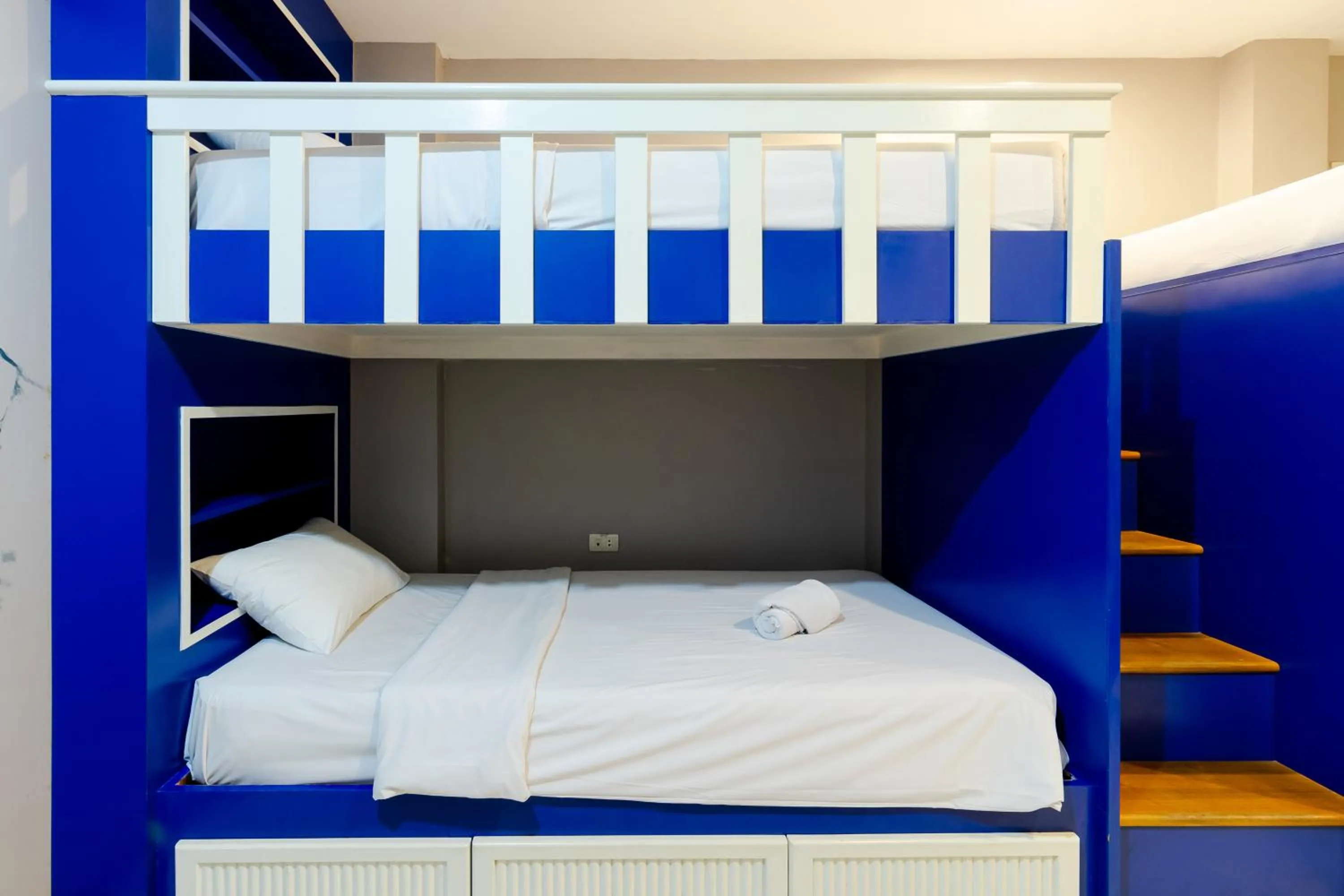 bunk bed, Bed in The Secret Service