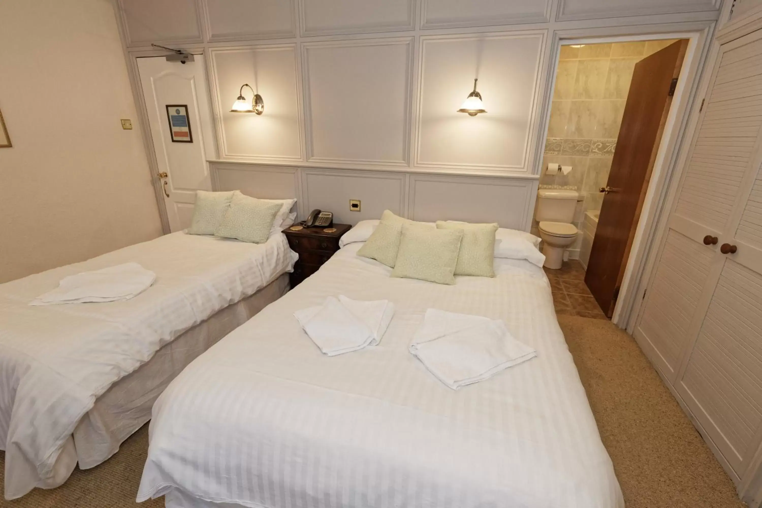 Bed in Rams Head Inn