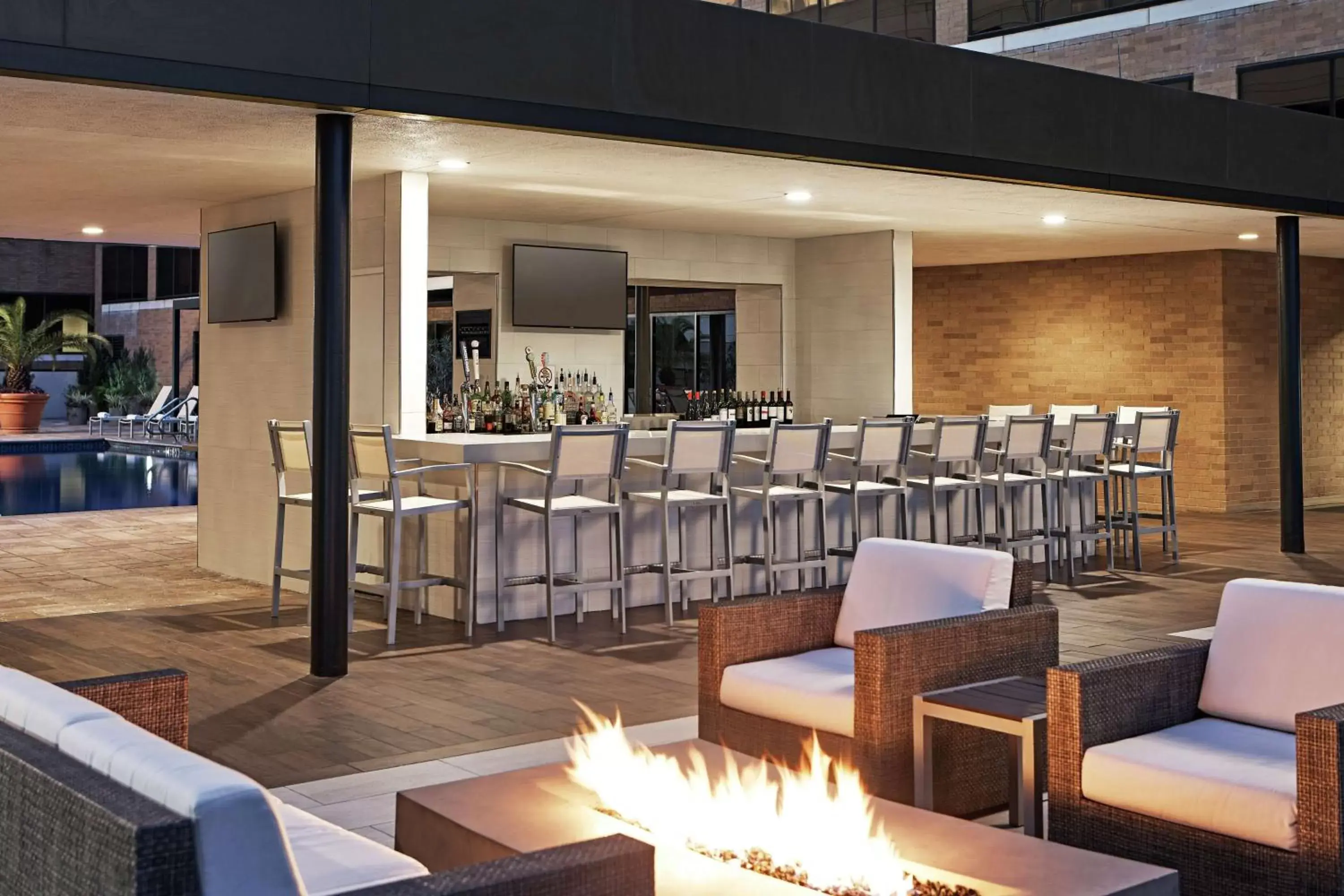 Lounge or bar in Hilton Houston Plaza/Medical Center