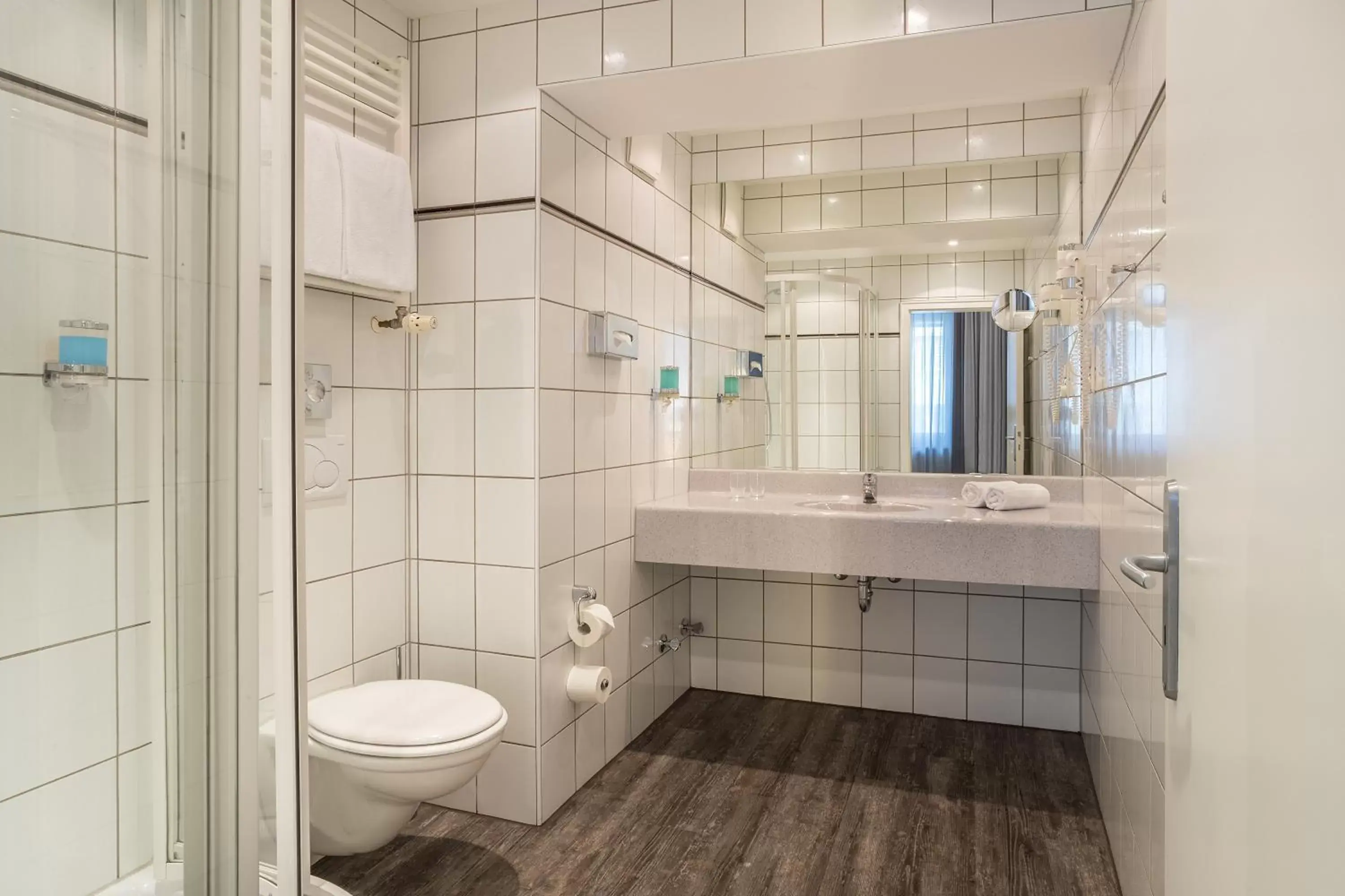 Bathroom in Ferrotel Duisburg - Partner of SORAT Hotels