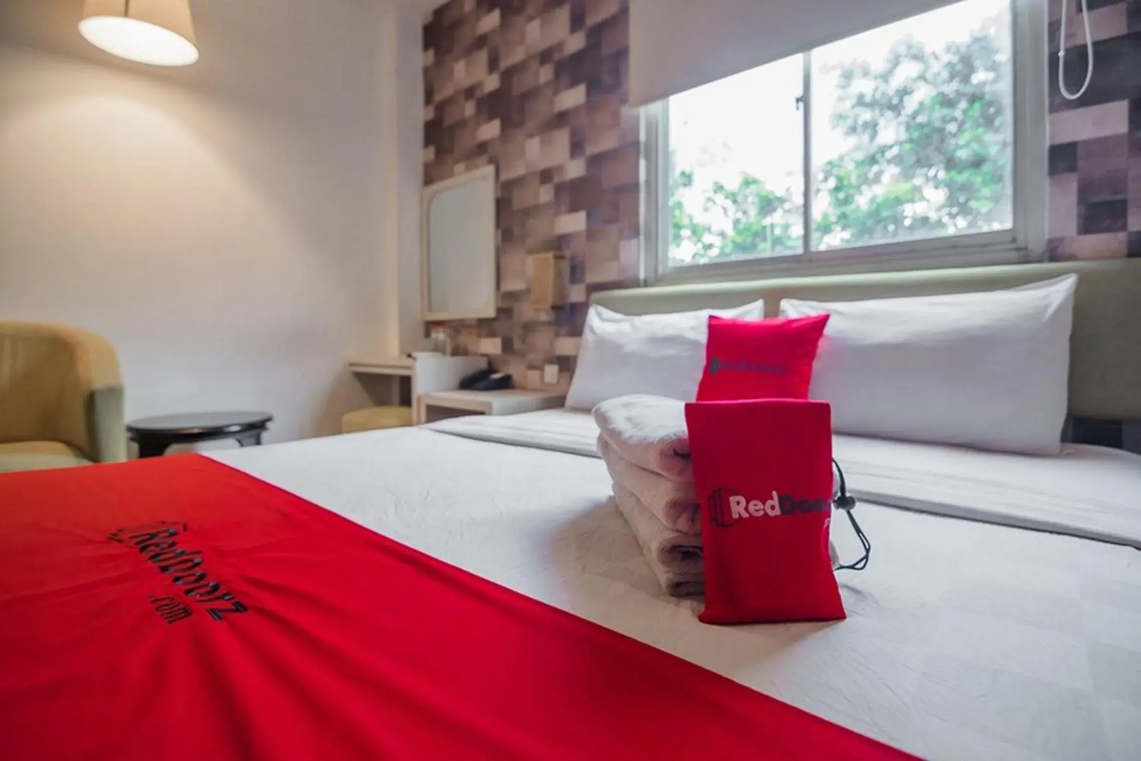 Bedroom, Bed in RedDoorz Plus near Mangga Besar Station 2