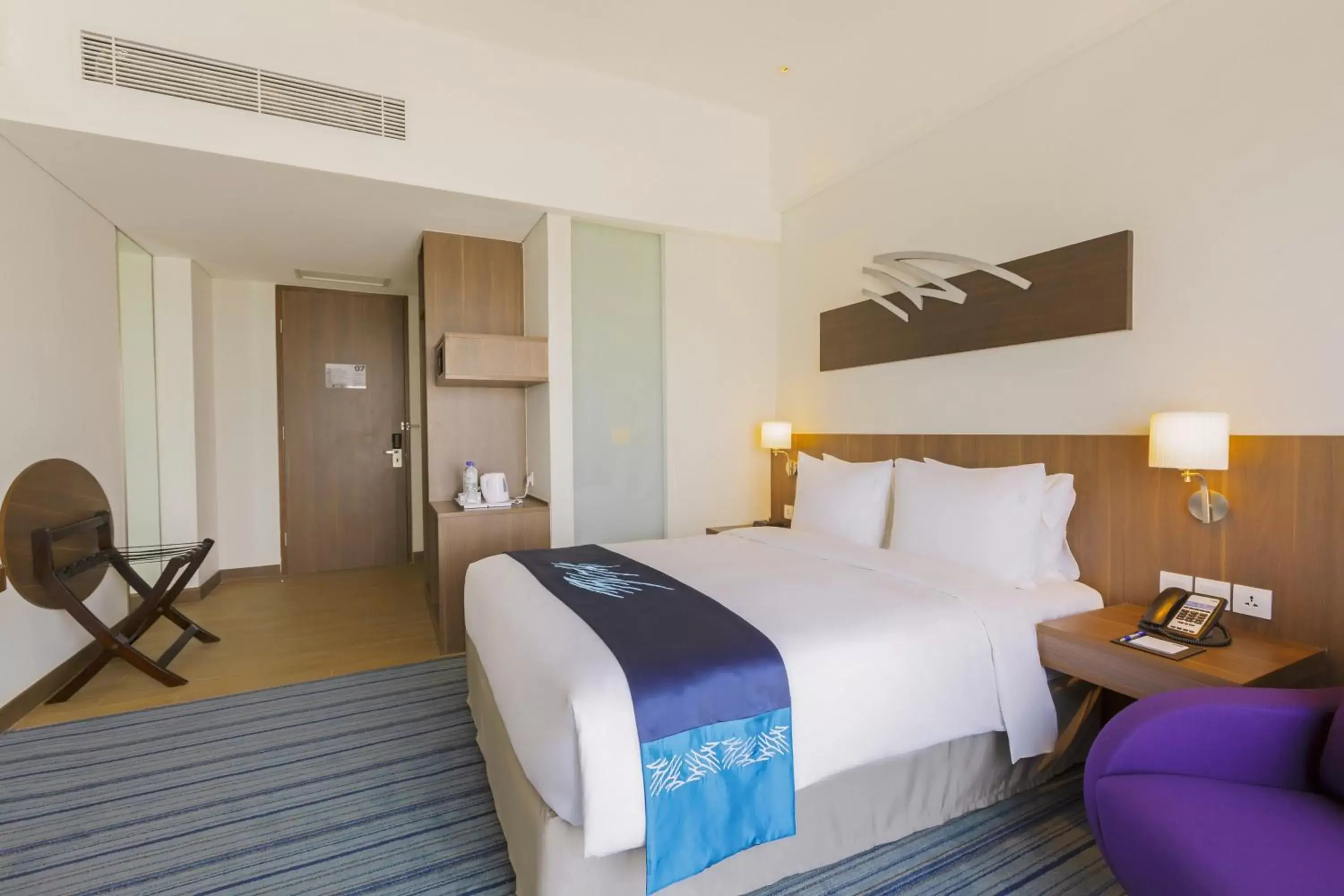 Bed in Holiday Inn Express Jakarta Pluit Citygate, an IHG Hotel