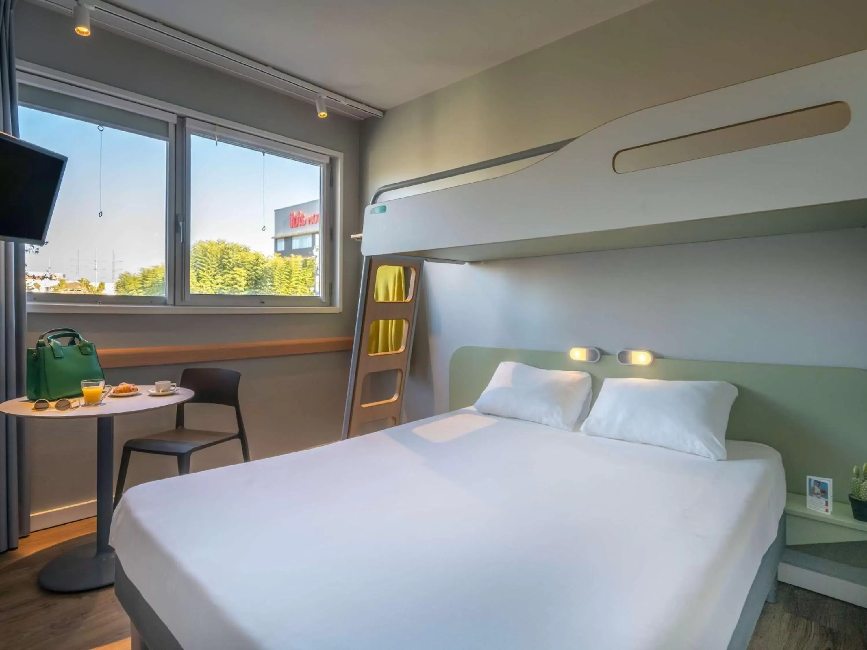 Bedroom in Ibis Budget Barcelona Viladecans