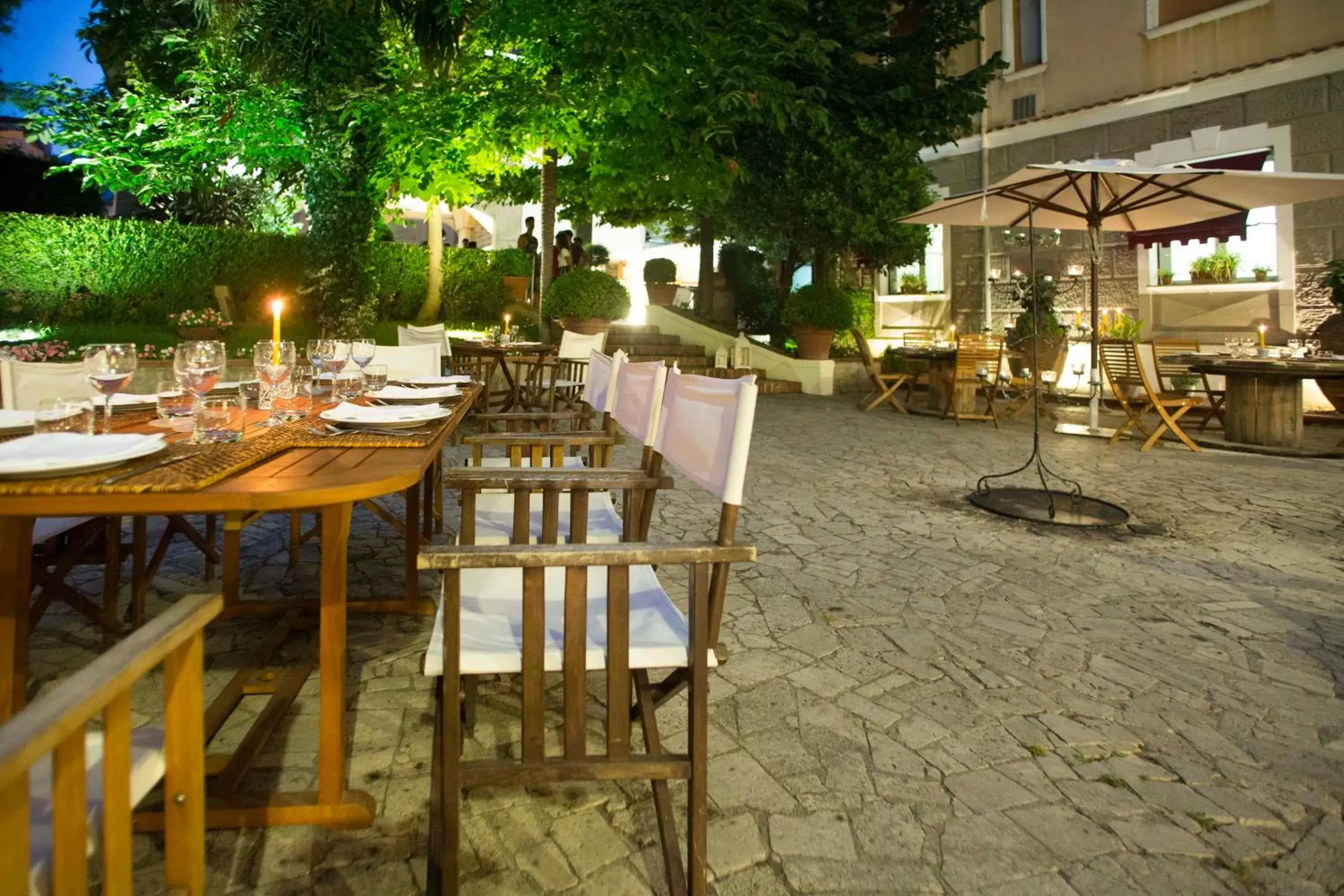 Patio, Restaurant/Places to Eat in Hotel Victoria Maiorino