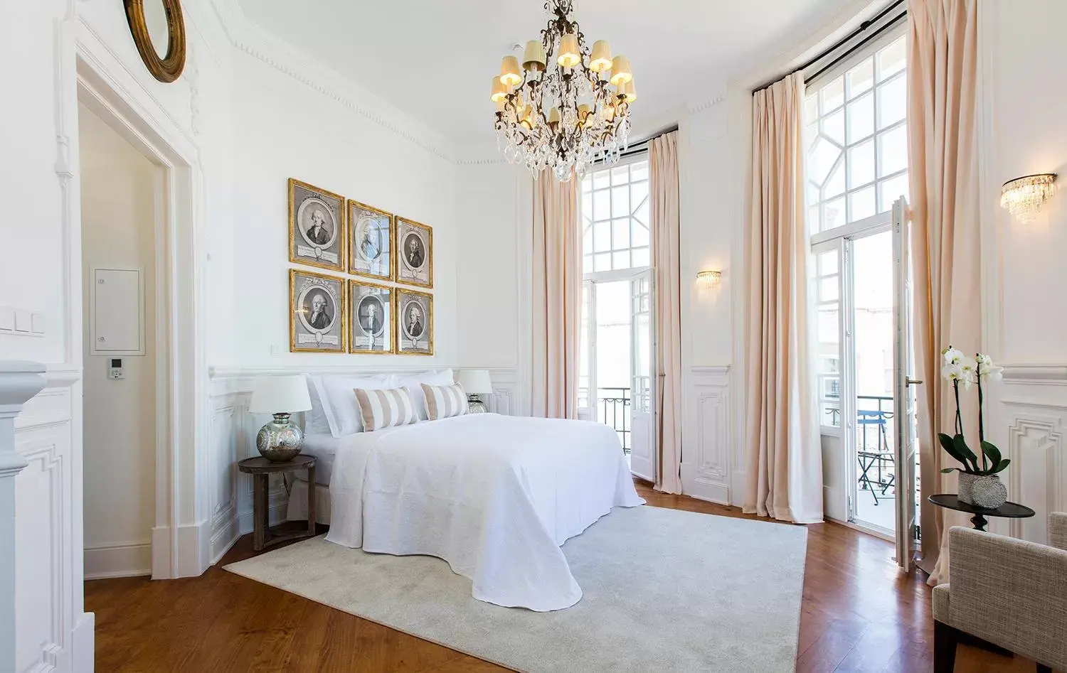 Bedroom, Bed in Grand House - Relais & Chateaux