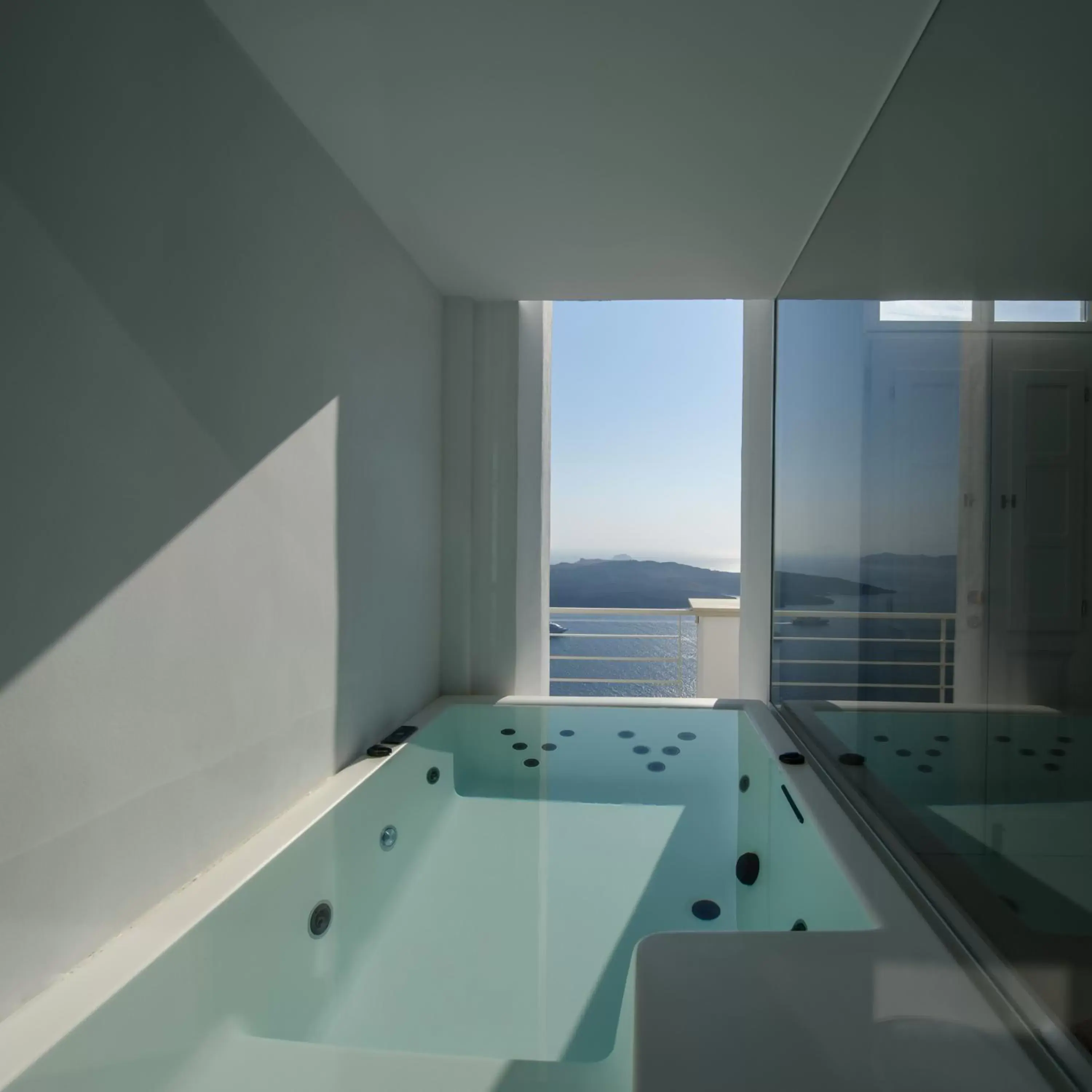 Hot Tub, Bathroom in Nefeles Luxury Suites