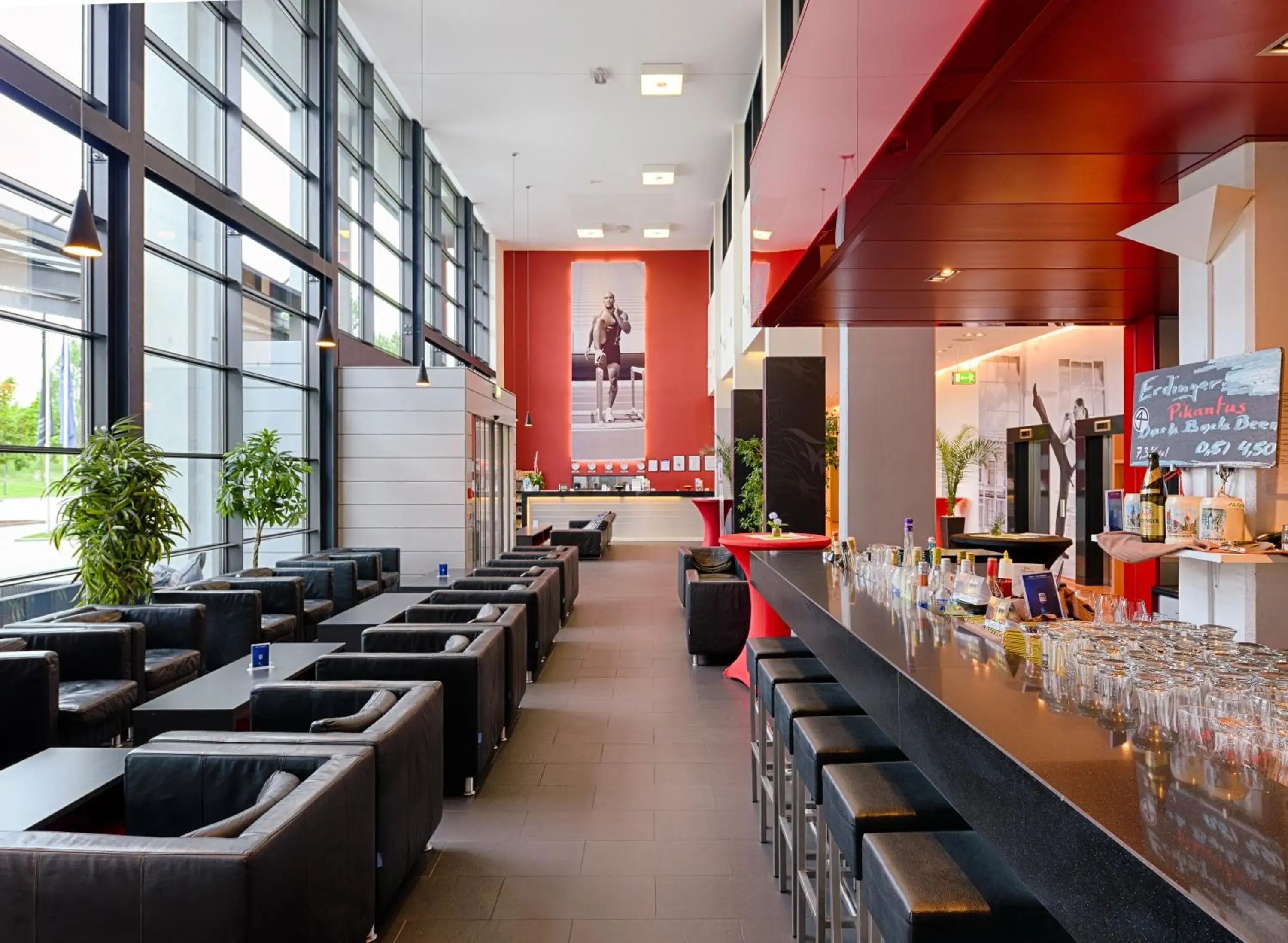 Lounge or bar, Restaurant/Places to Eat in Novina Hotel Herzogenaurach Herzo-Base