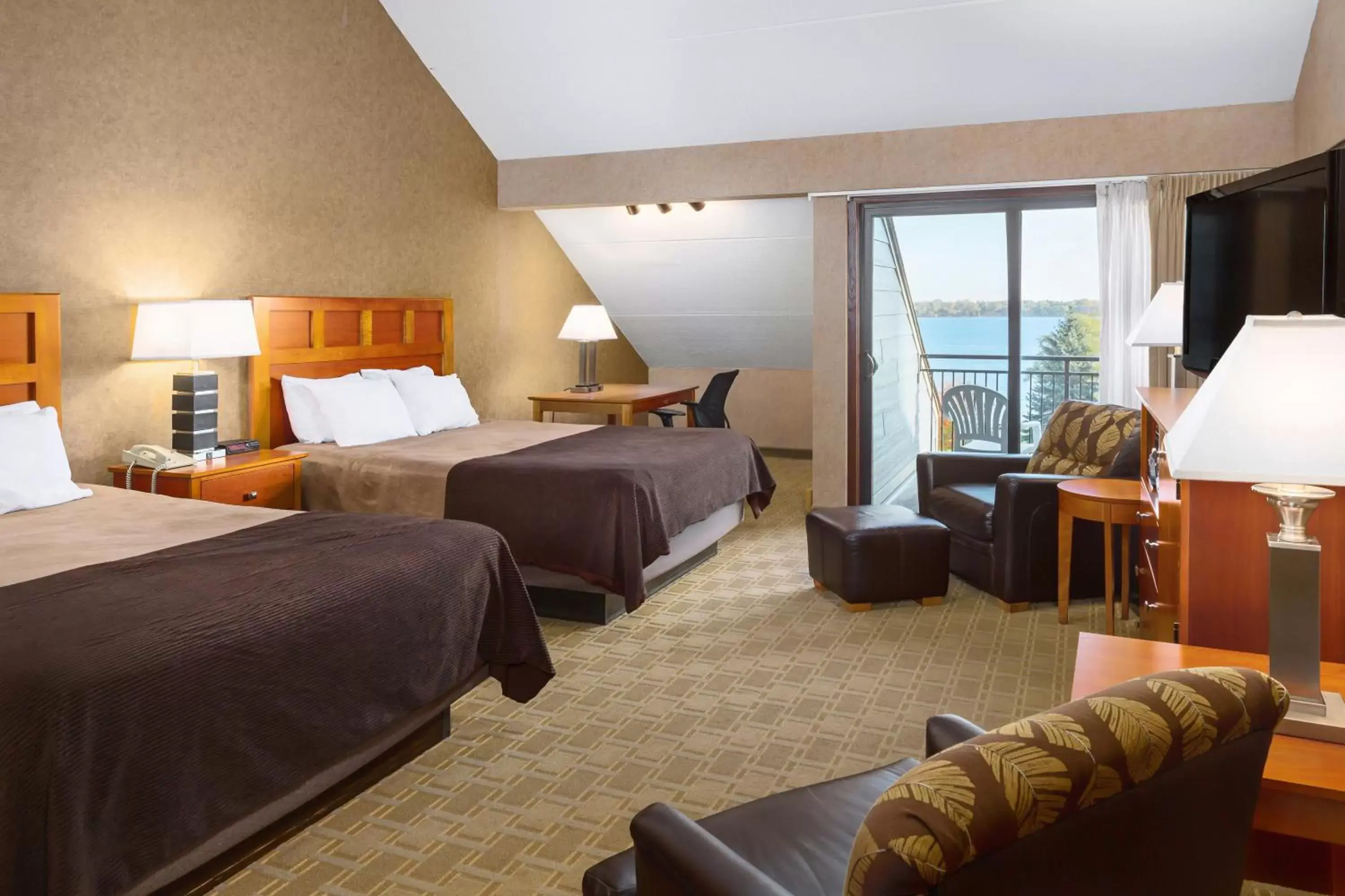 Bedroom, Bed in Arrowwood Resort Hotel and Conference Center - Alexandria Bedroom, Bed in Arrowwood Resort Hotel and Conference Center - Alexandria