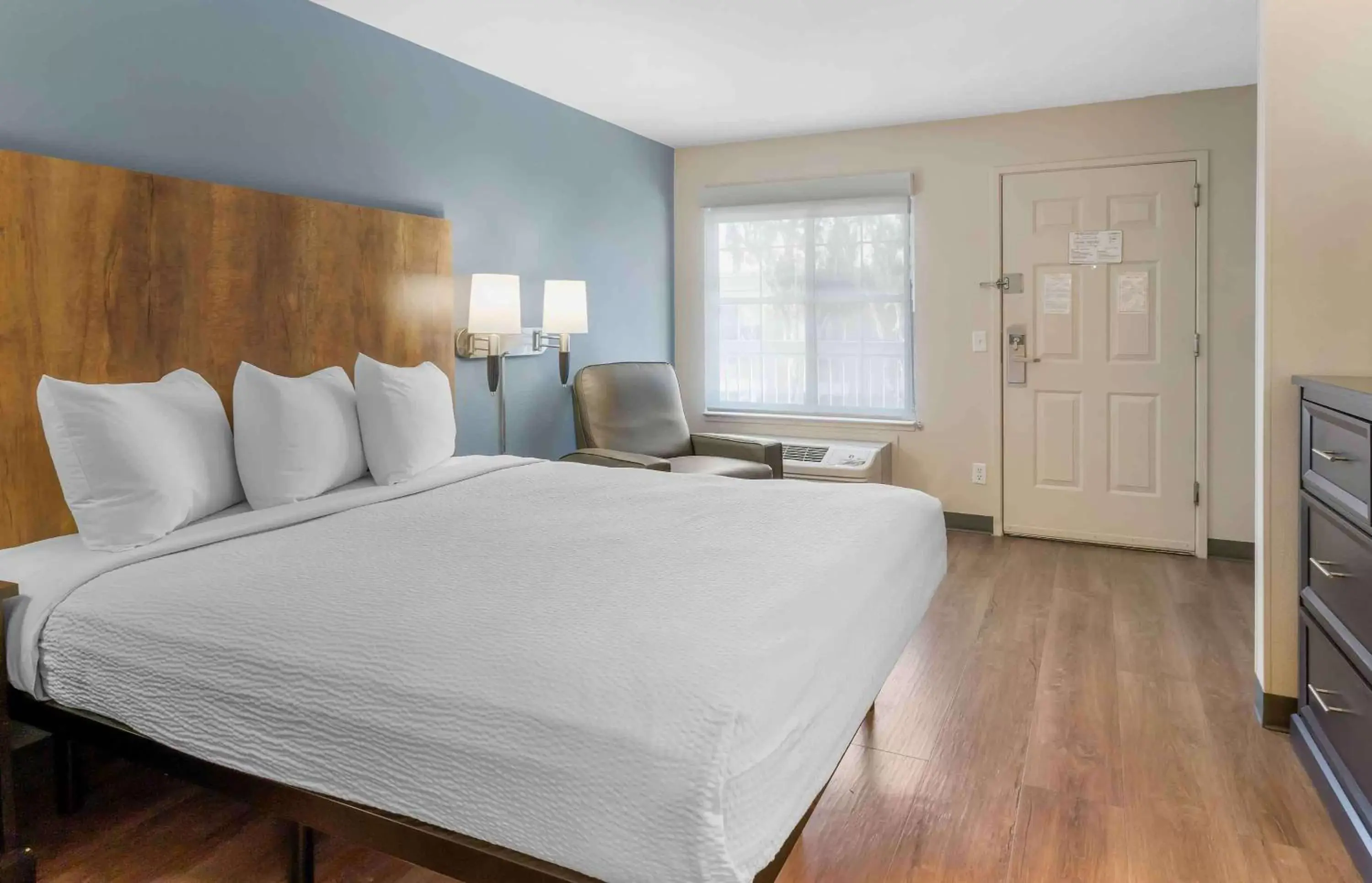 Bedroom, Bed in Extended Stay America Suites - San Jose - Milpitas - McCarthy Ranch