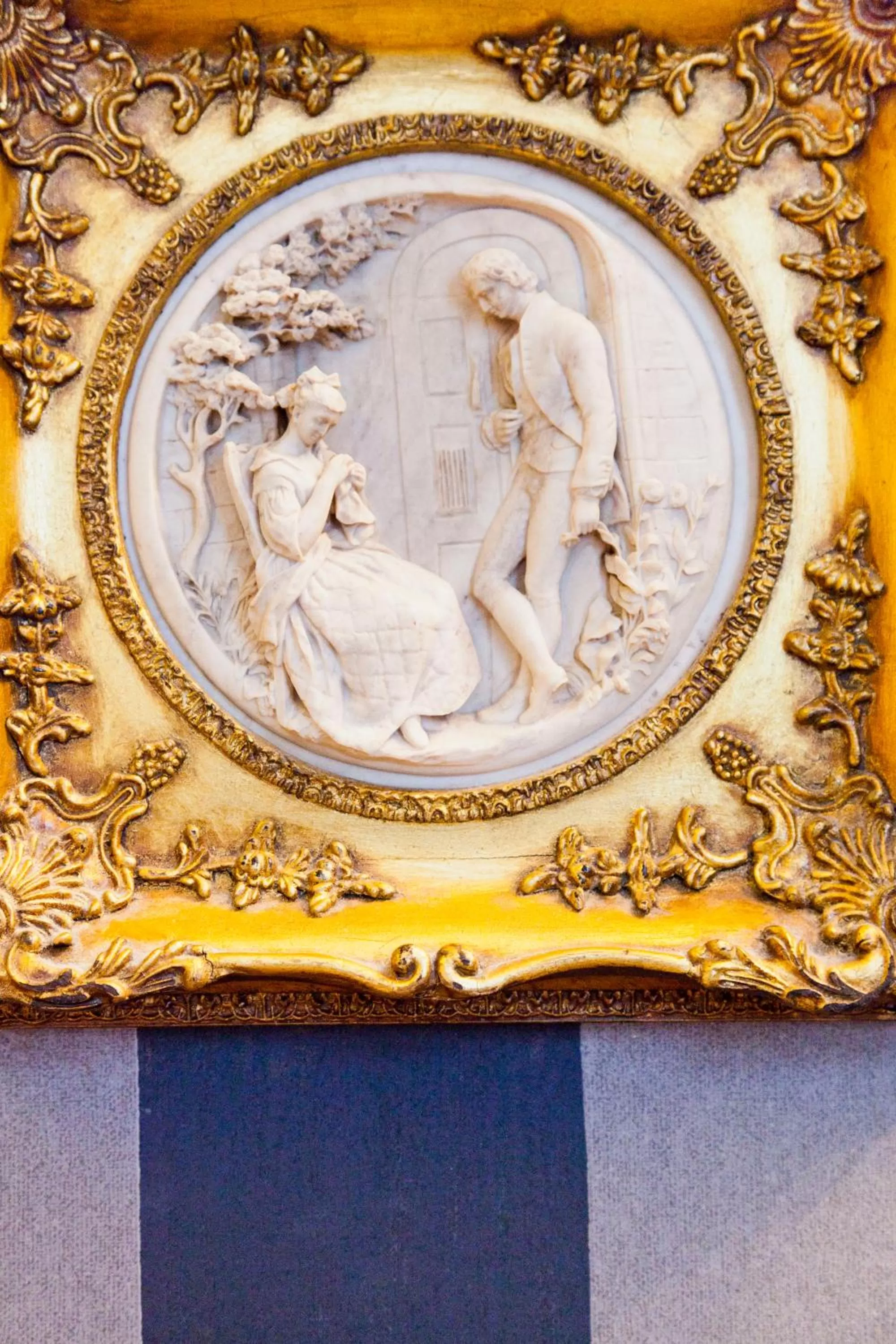 Decorative detail in Hotel Diamonds and Pearls