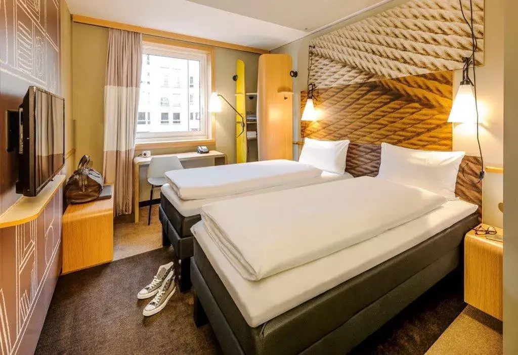 Day, Bed in ibis Hotel Hamburg Alster Centrum