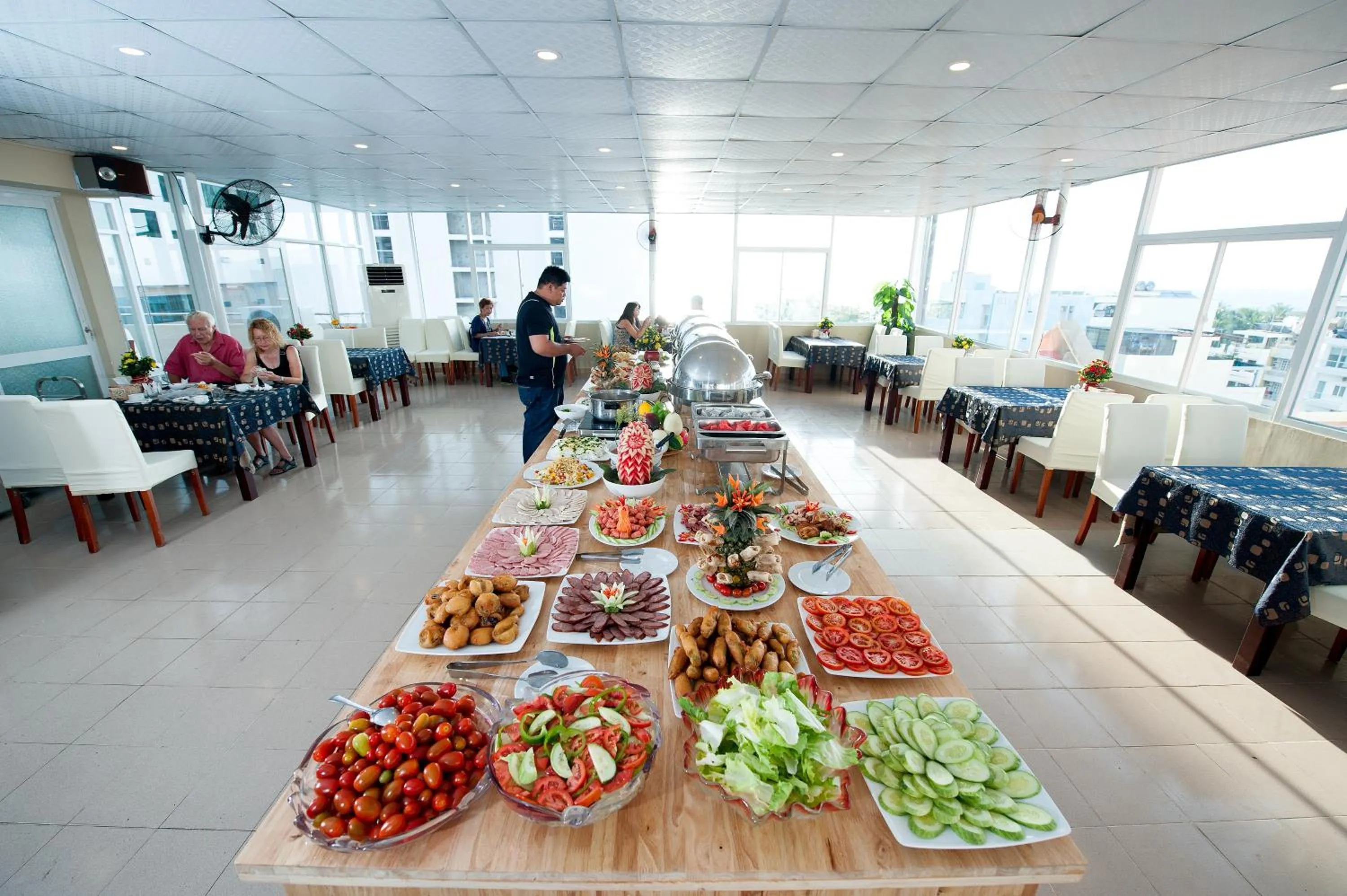 Restaurant/places to eat in Palm Beach Hotel