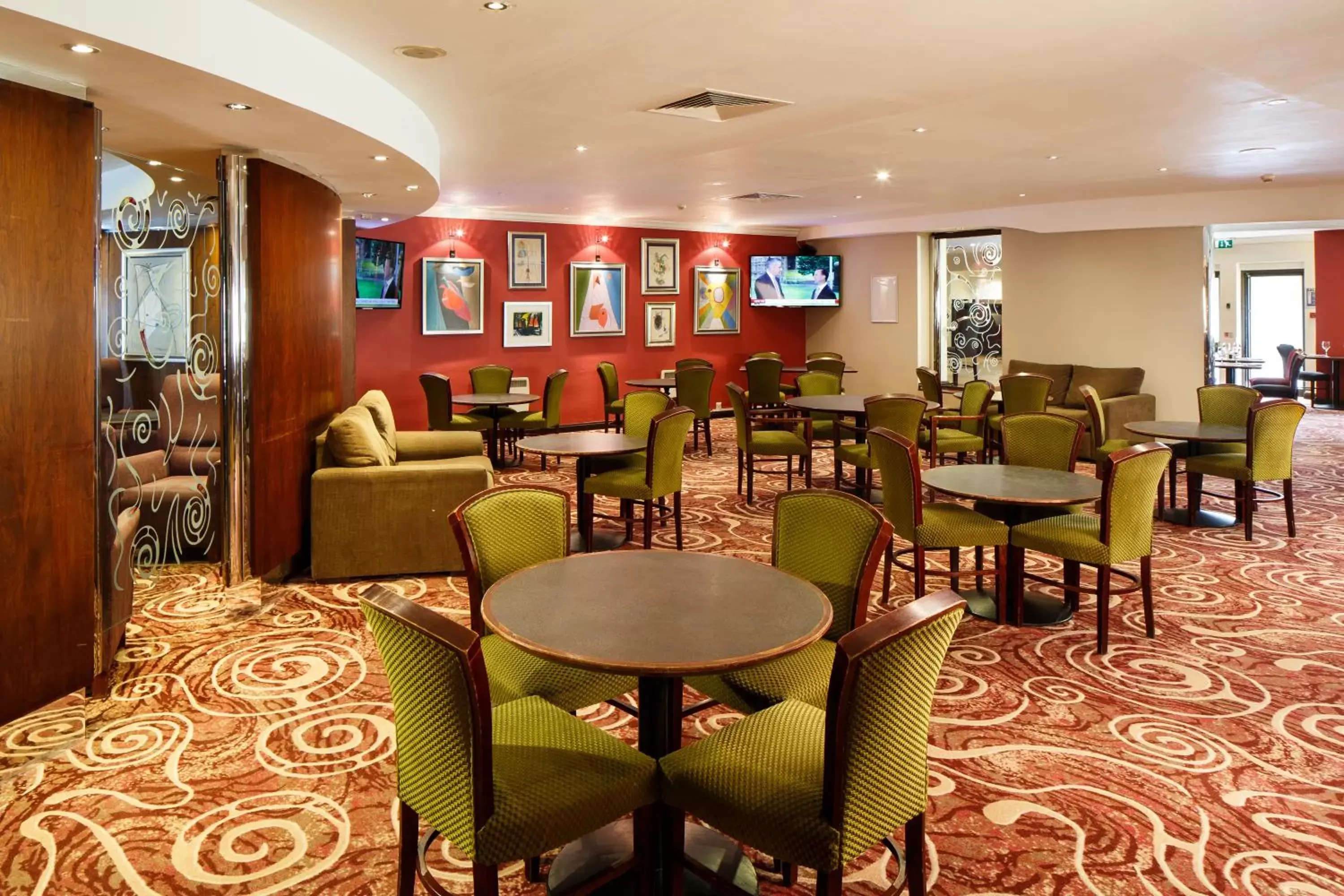 Lounge or bar, Restaurant/Places to Eat in Mercure Livingston Hotel