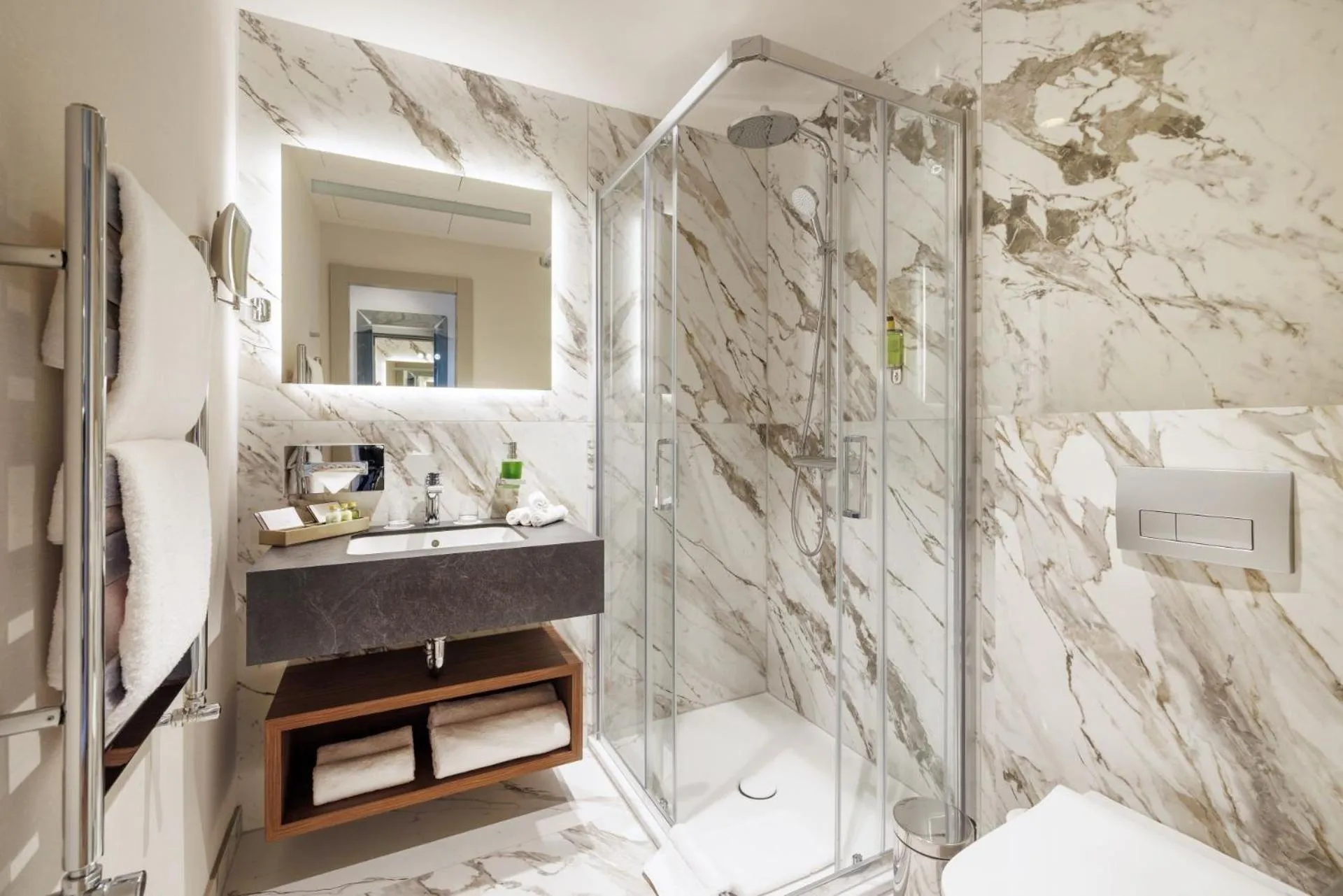 Shower in Anna Grand Hotel