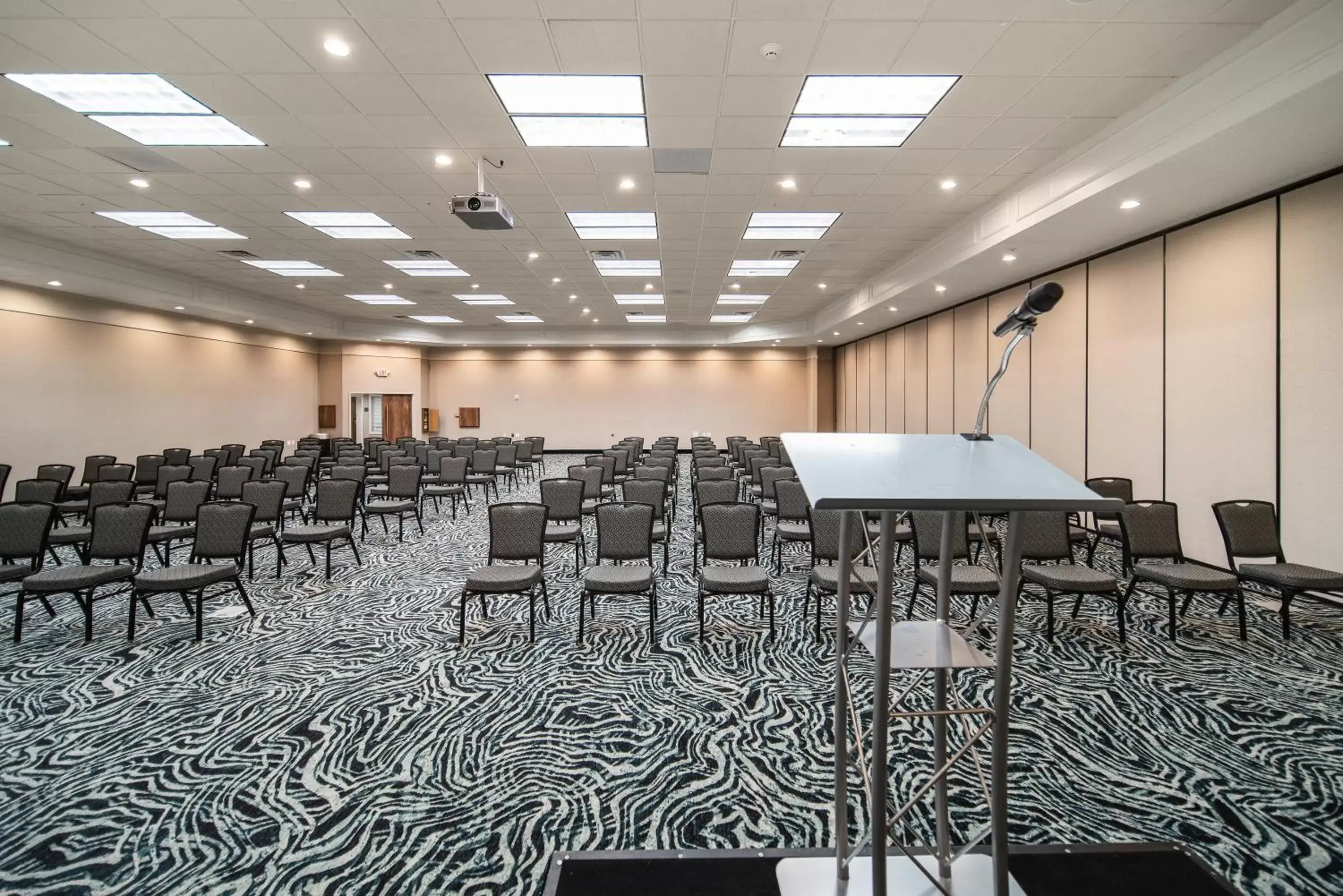 Meeting/conference room in Holiday Inn Kearney, an IHG Hotel