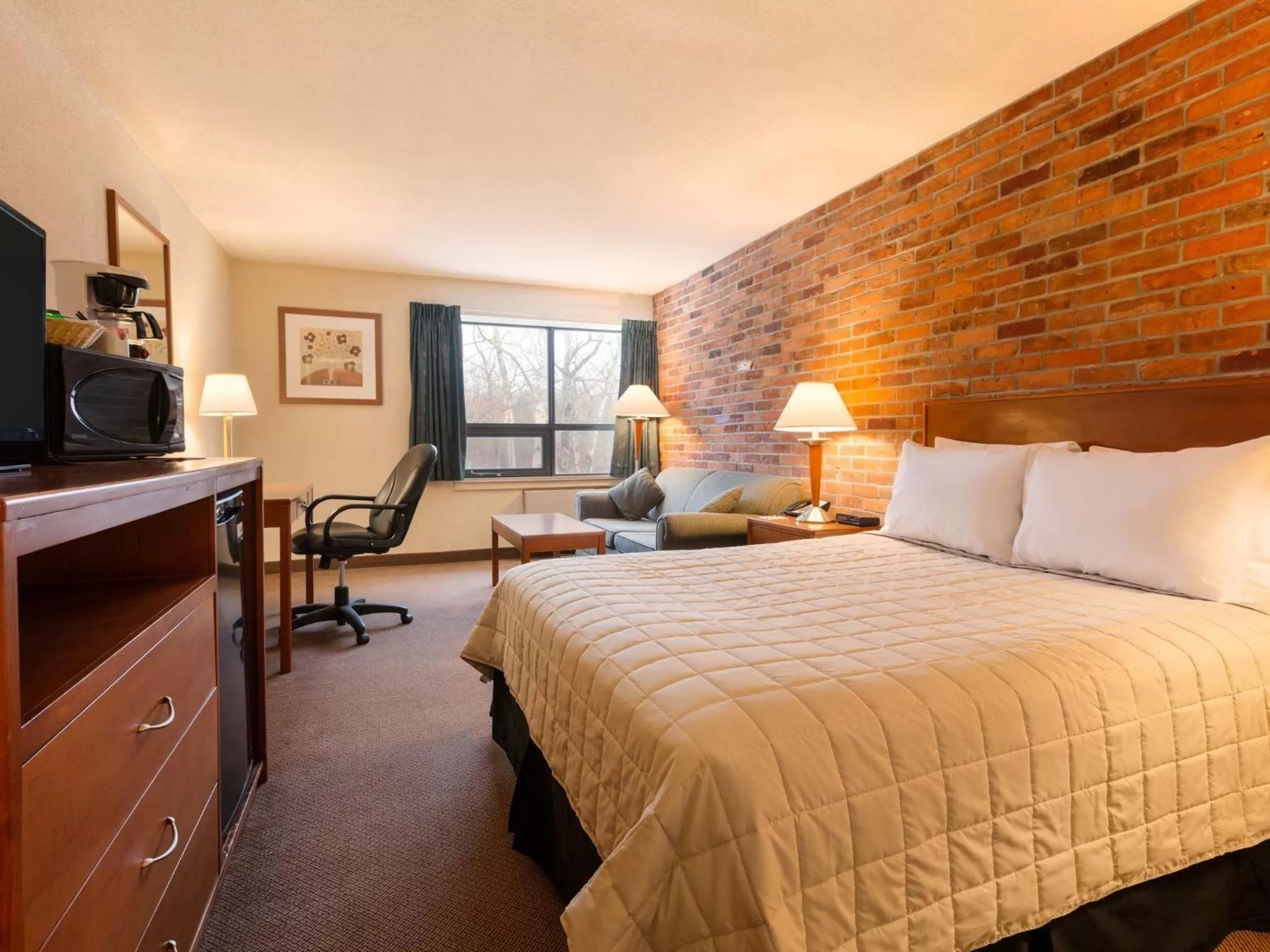 Photo of the whole room, Bed in Travelodge by Wyndham North Bay Lakeshore