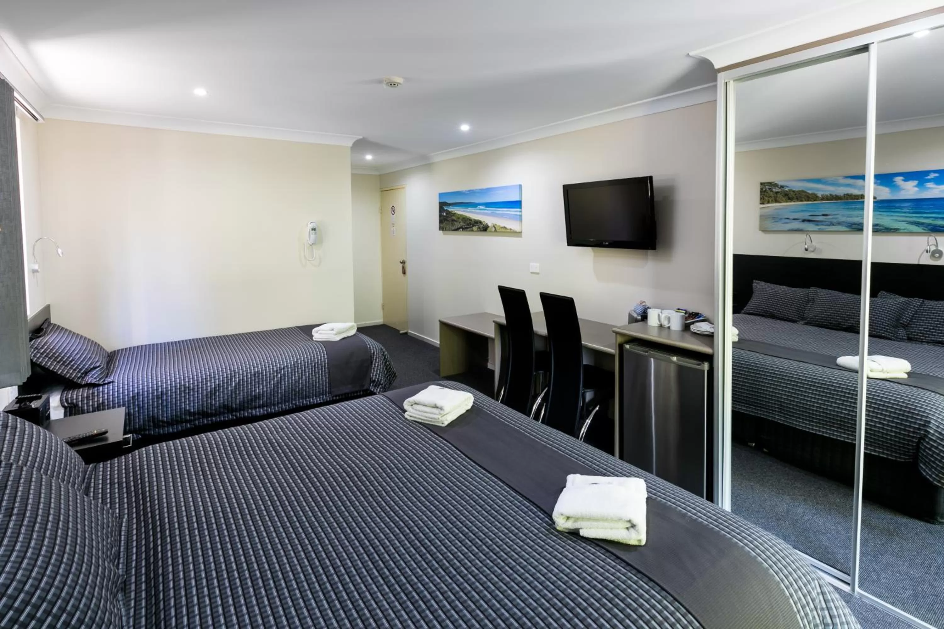 Bedroom, Bed in Dolphin Shores