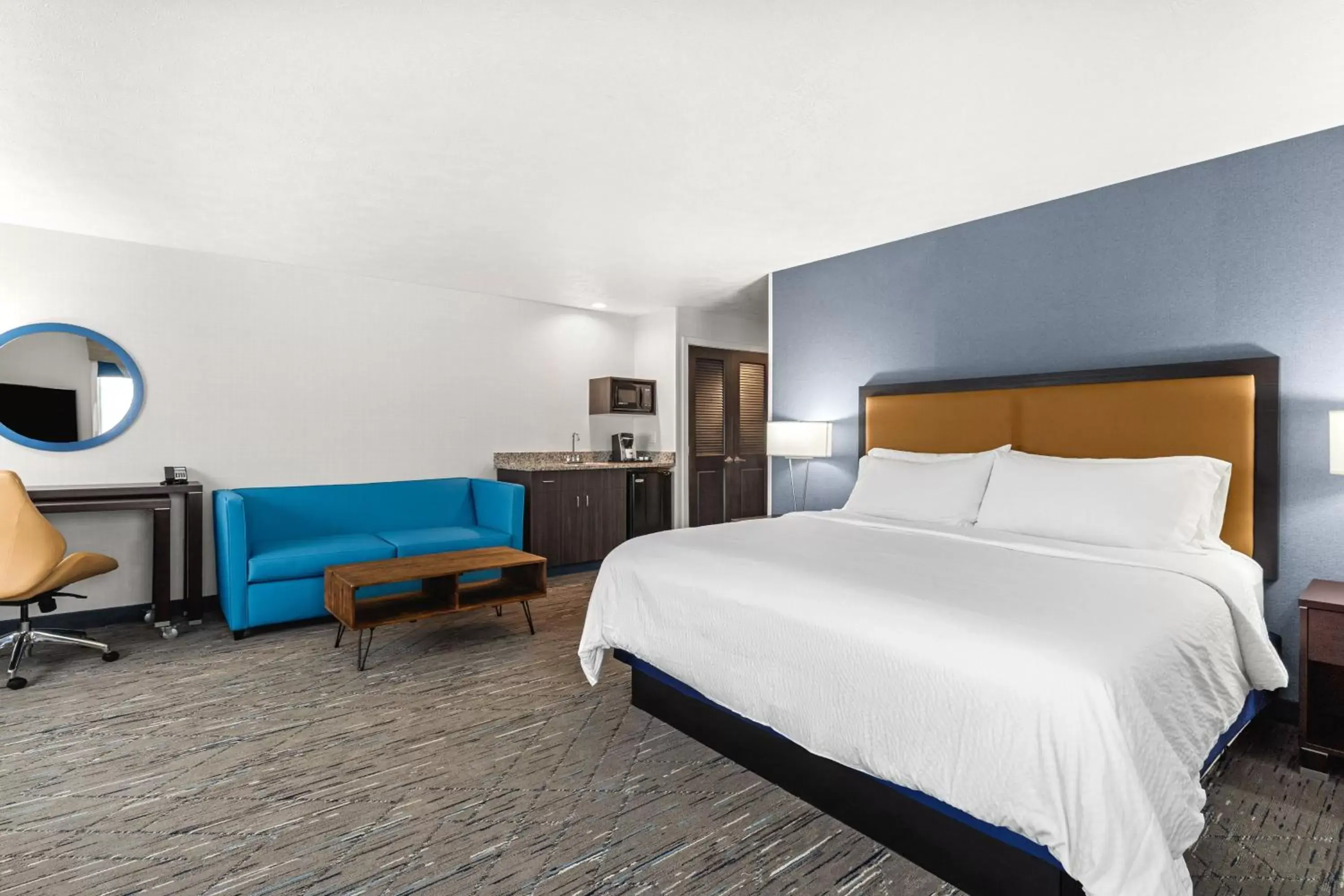 Photo of the whole room, Bed in Holiday Inn Express Wenatchee, an IHG Hotel