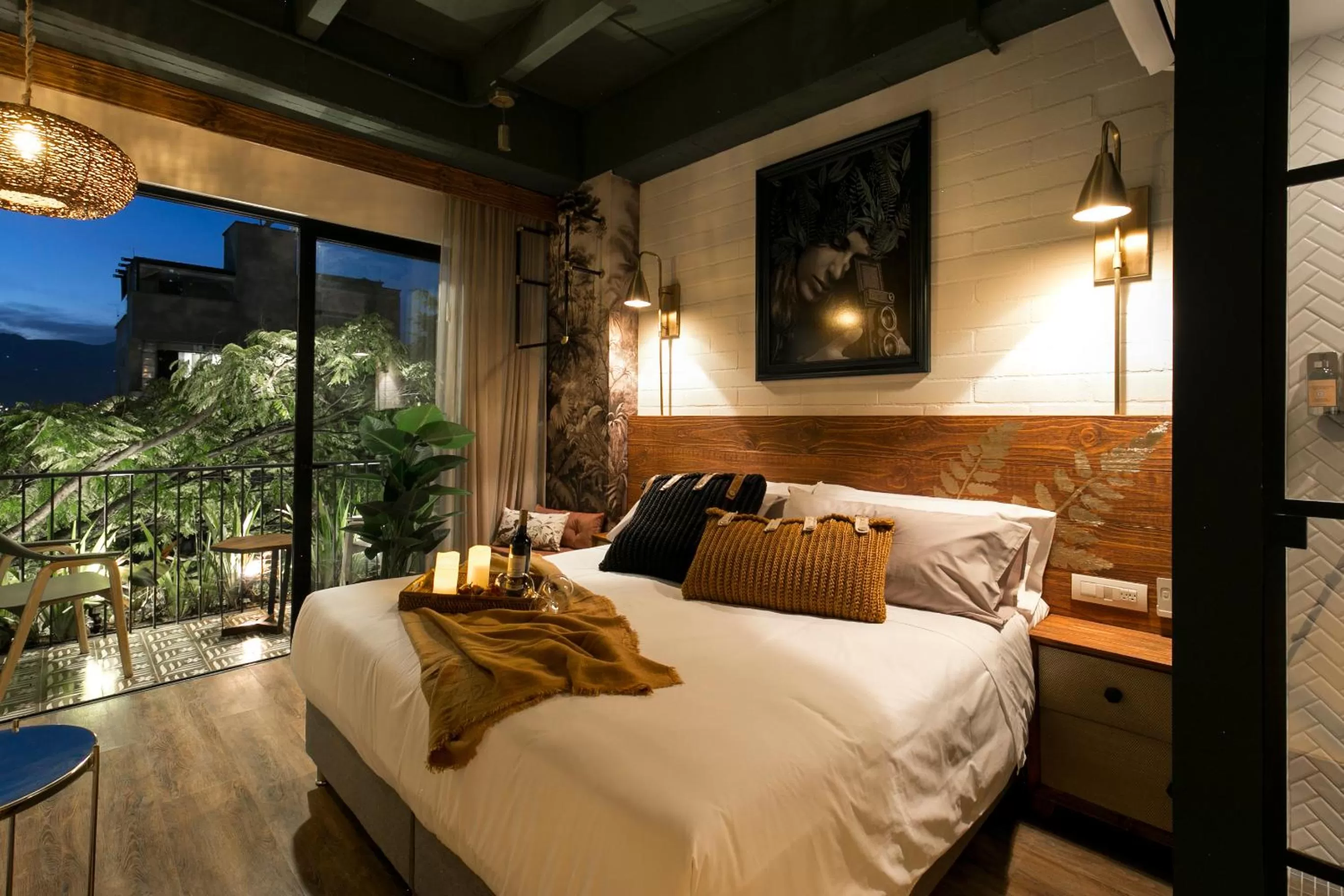 Night, Bed in Celestino Boutique Hotel