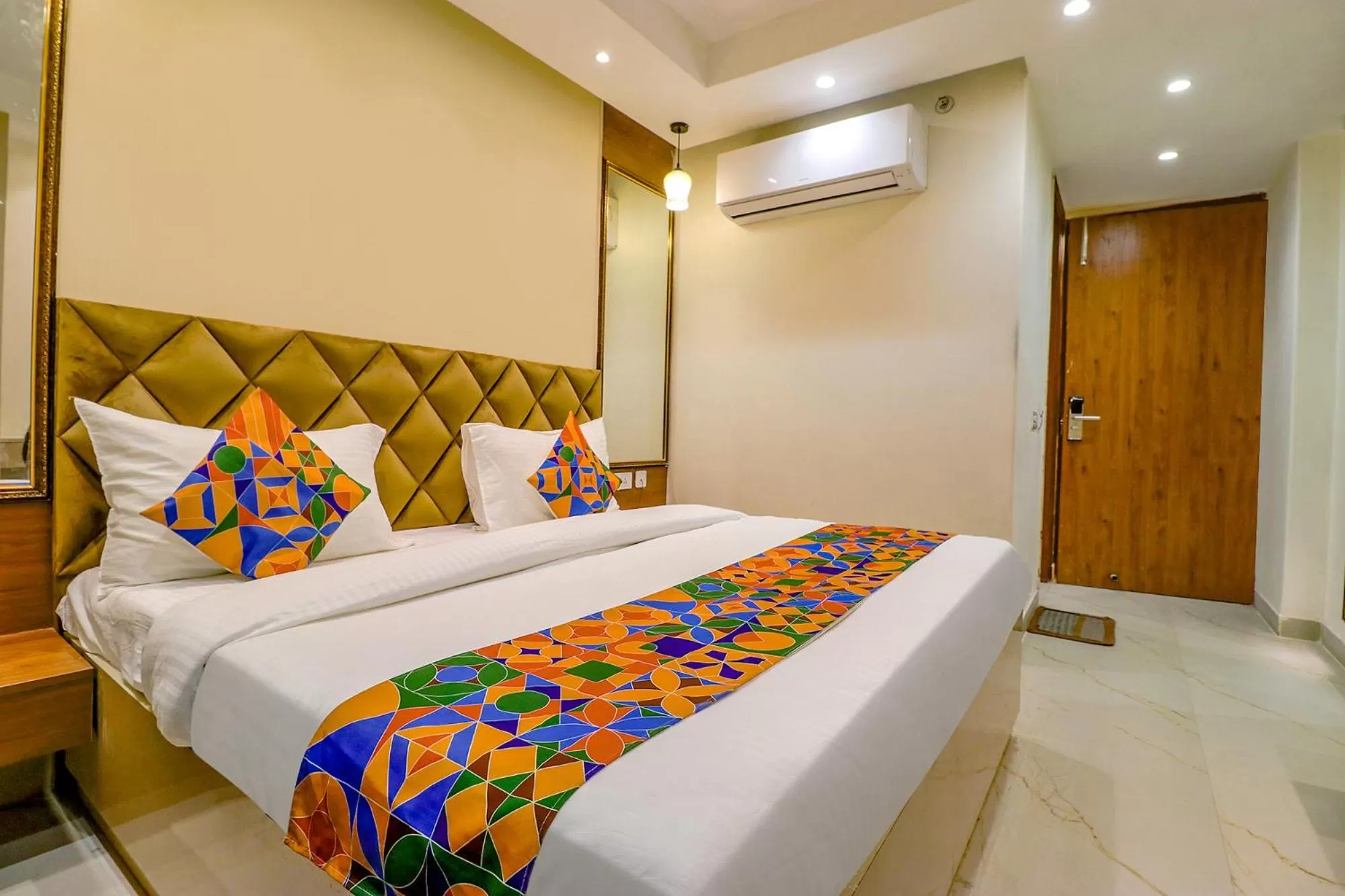 Bed in FabHotel Pitampura