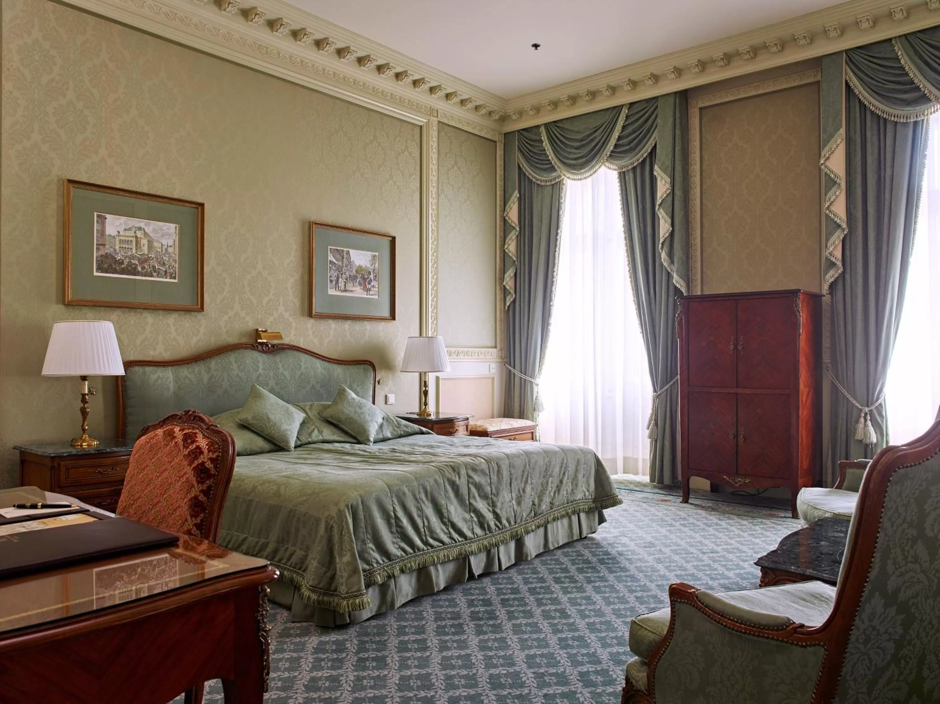 Photo of the whole room, Bed in Grand Hotel Wien