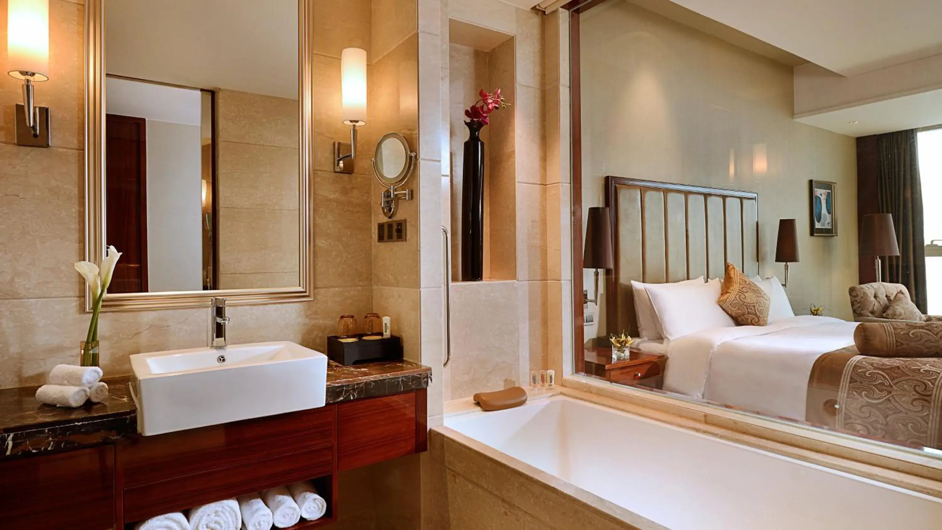 Photo of the whole room, Bathroom in Crowne Plaza Zhenjiang, an IHG Hotel